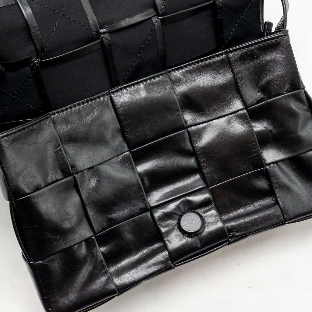 CASSETTE MESSENGER BAG CALFSKIN BLACK SHW