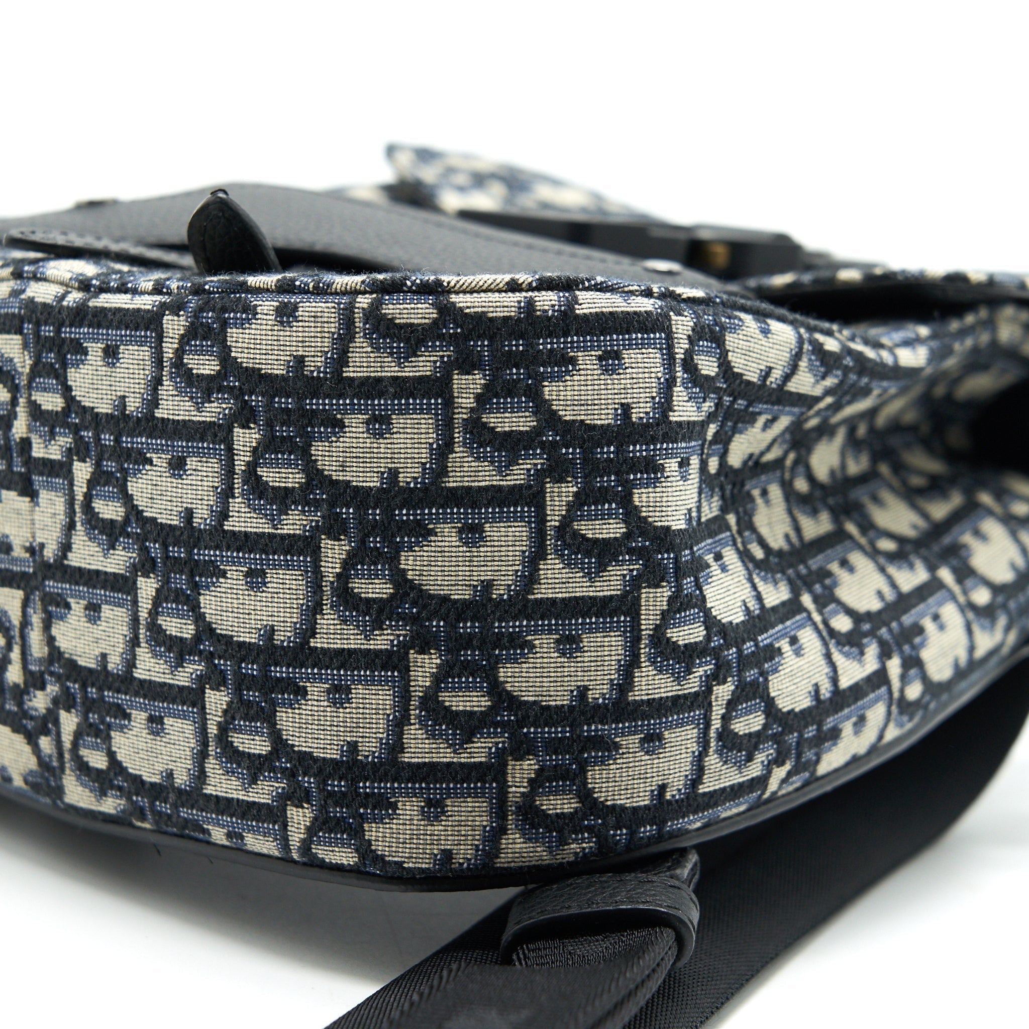 OBLIQUE SADDLE BACKPACK