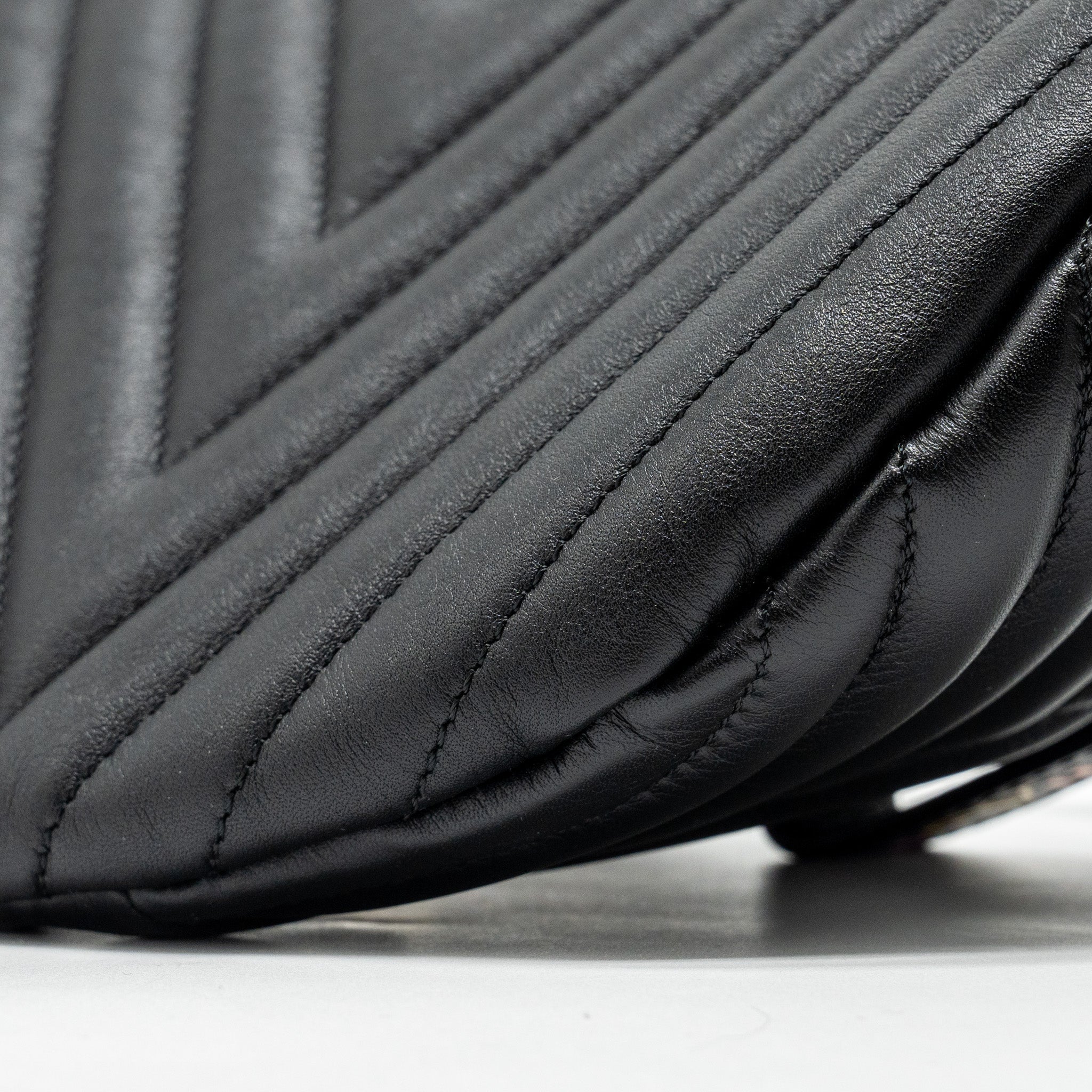 NEW WAVE BUMBAG CALFSKIN BLACK GHW