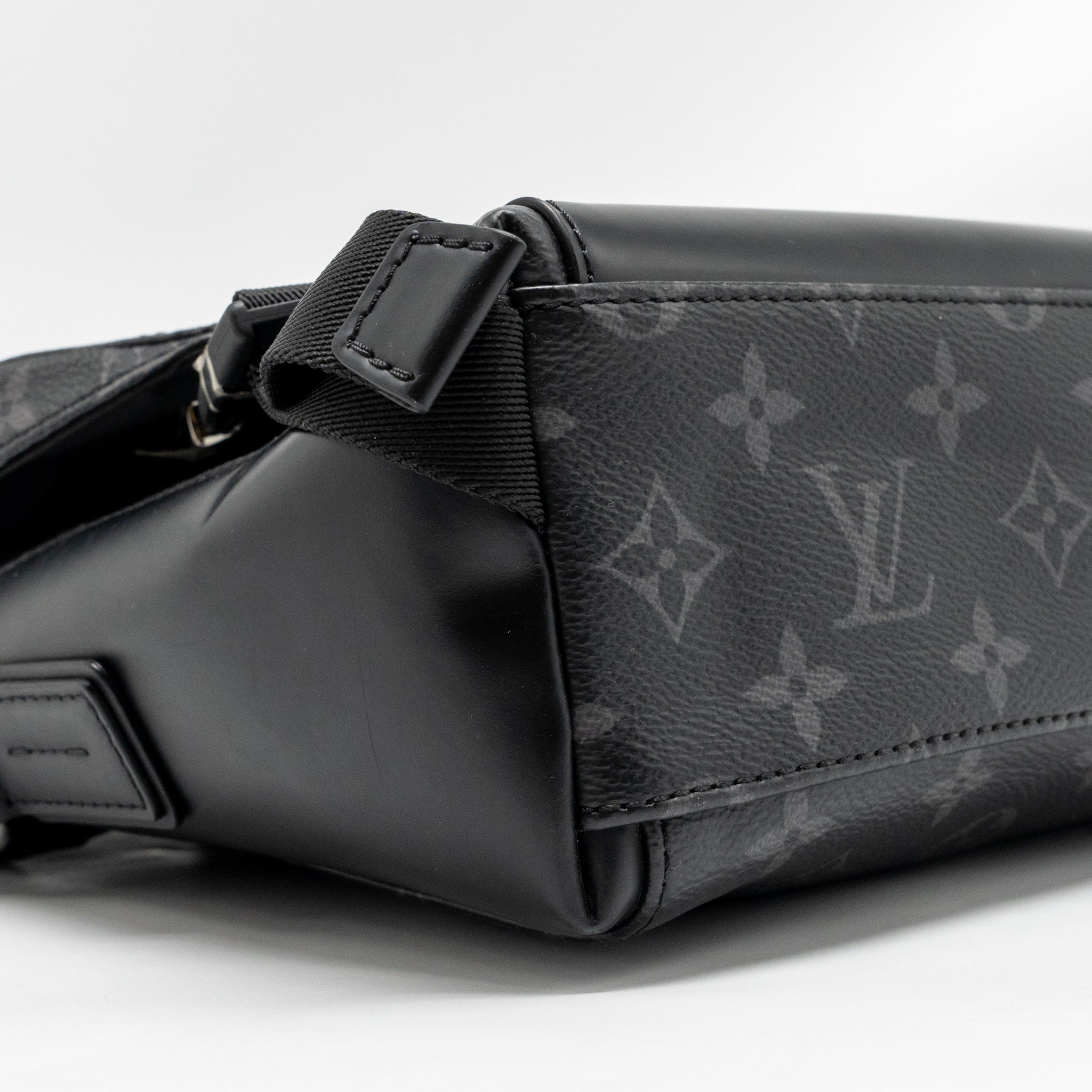MESSENGER VOYAGER PM MONOGRAM CANVAS BLACK SHW