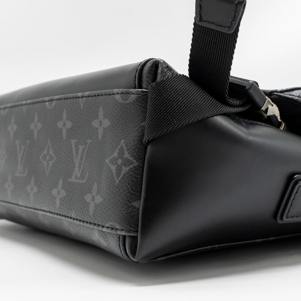 MESSENGER VOYAGER PM MONOGRAM CANVAS BLACK SHW