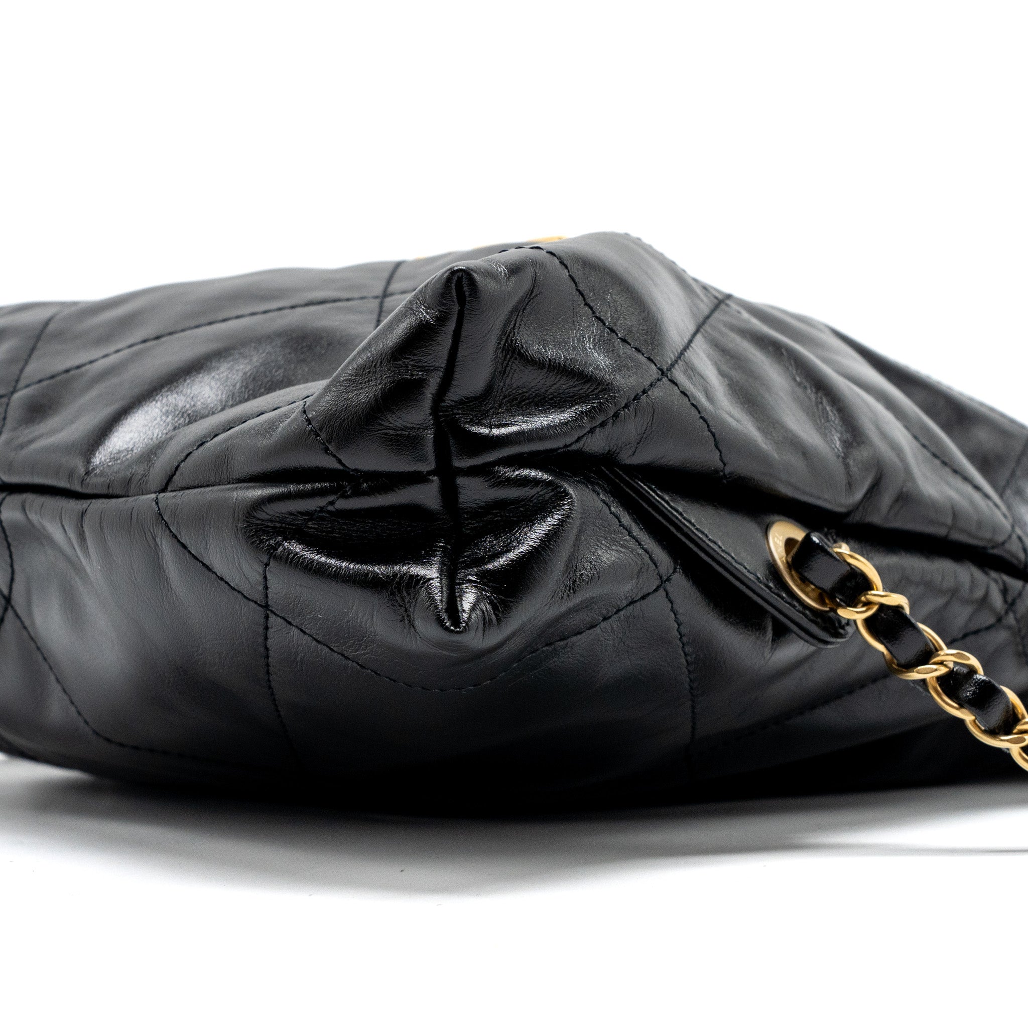 22 BACKPACK SHINY CALFSKIN  BLACK GHW (MICROCHIP)