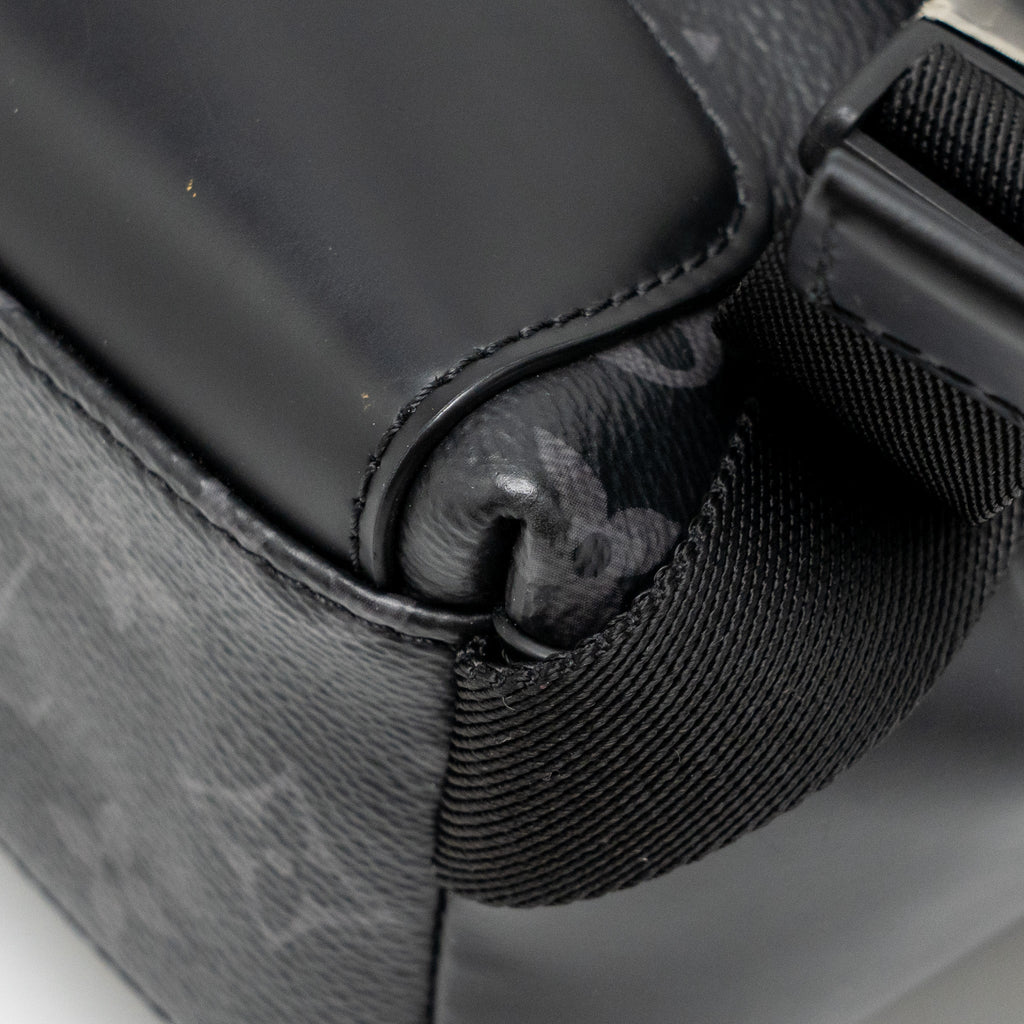 MESSENGER VOYAGER PM MONOGRAM CANVAS BLACK SHW