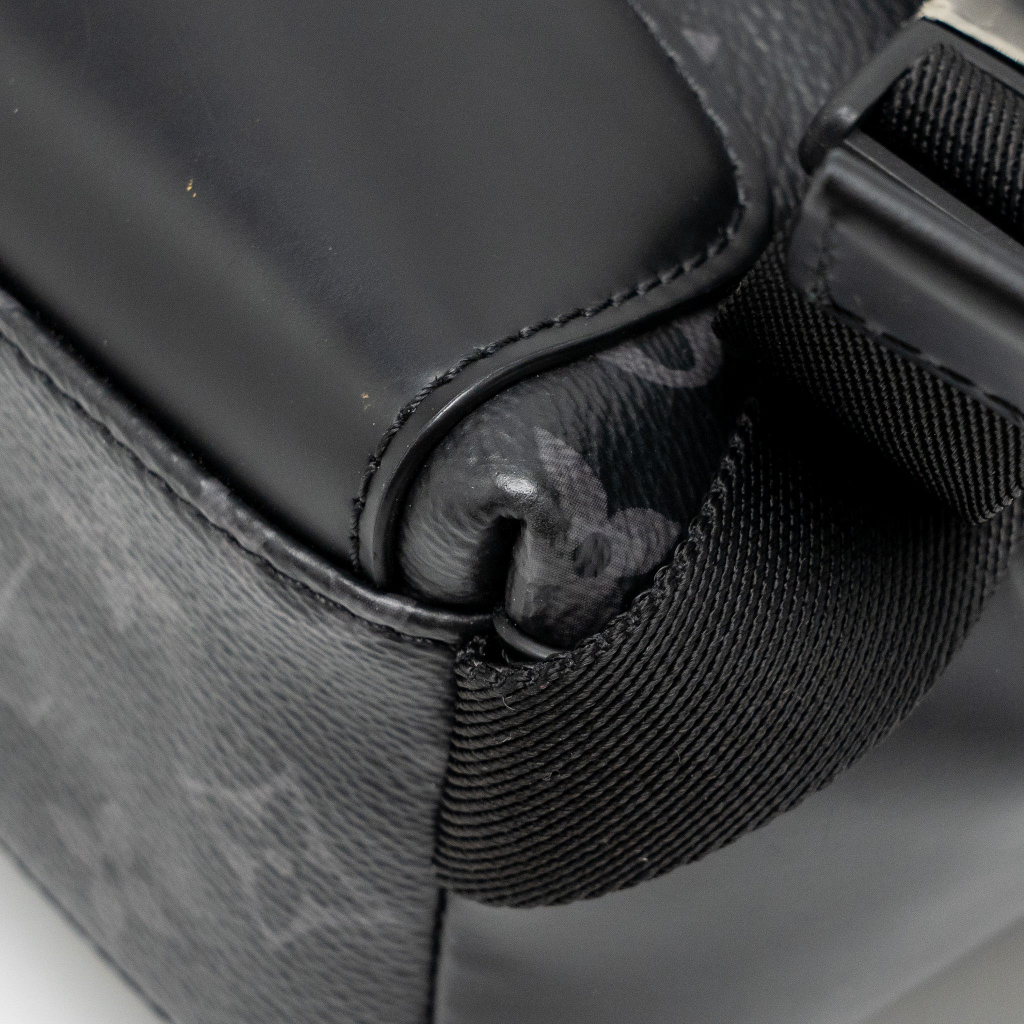MESSENGER VOYAGER PM MONOGRAM CANVAS BLACK SHW