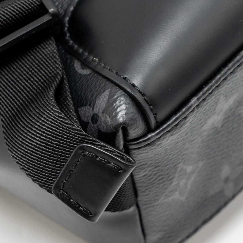 MESSENGER VOYAGER PM MONOGRAM CANVAS BLACK SHW