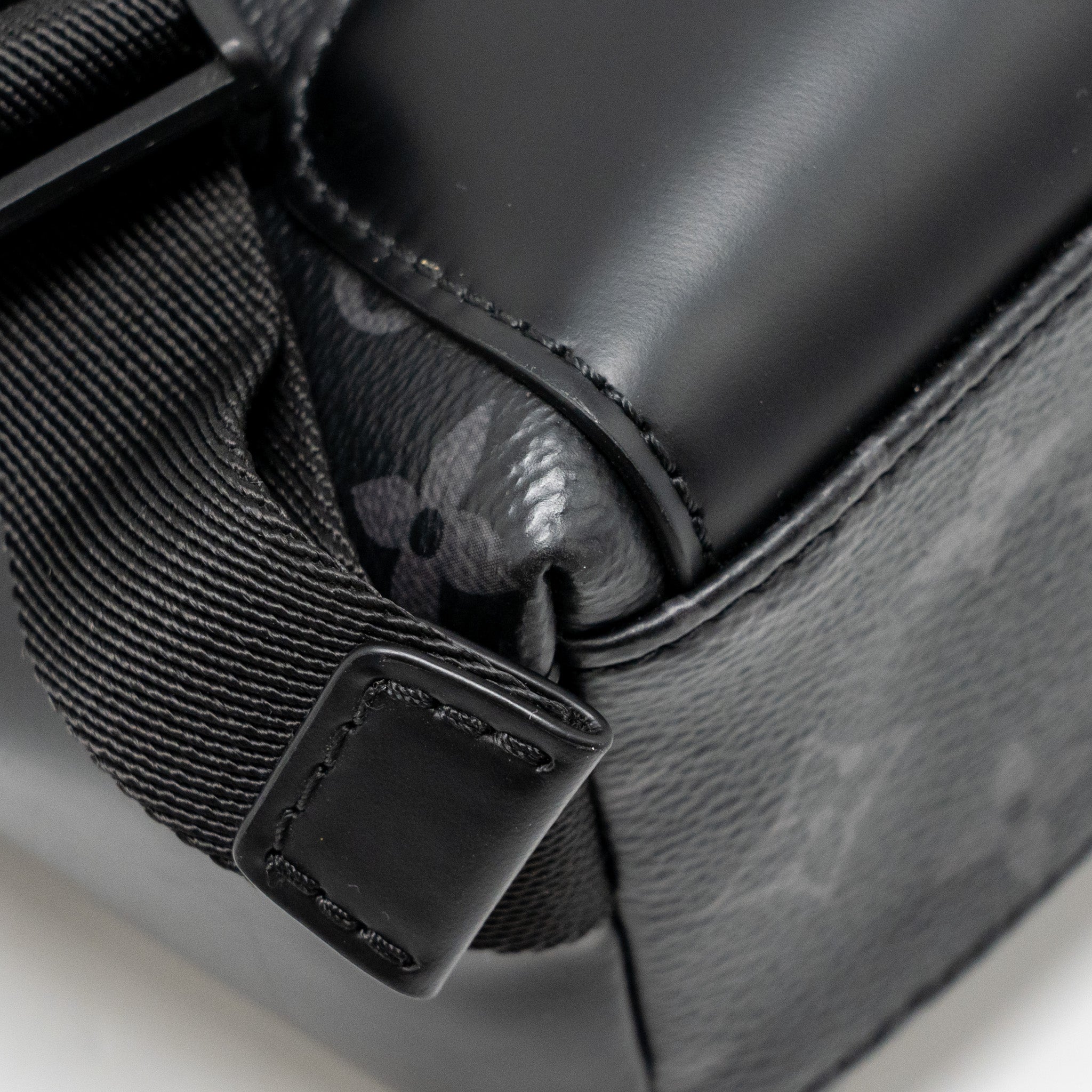 MESSENGER VOYAGER PM MONOGRAM CANVAS BLACK SHW
