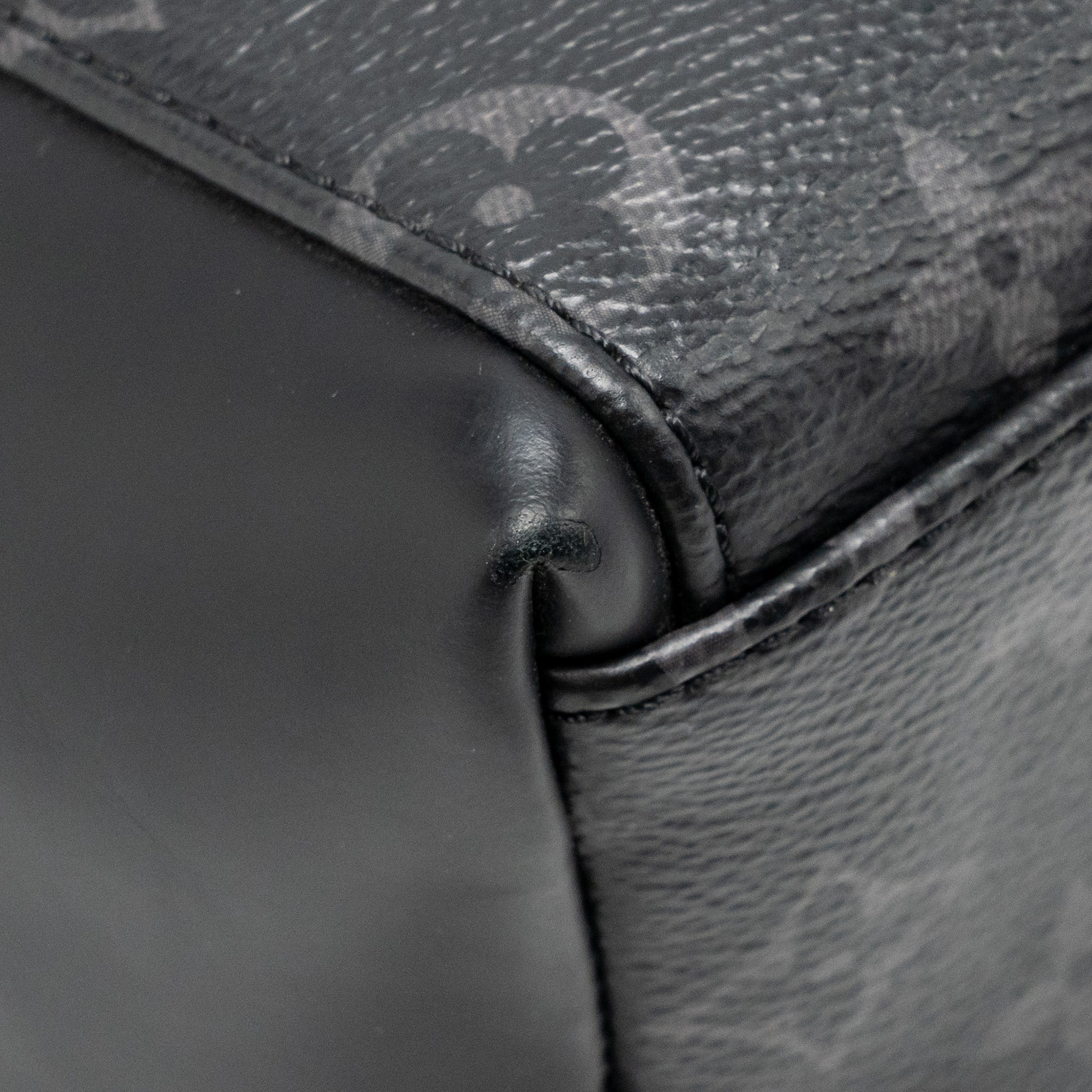 MESSENGER VOYAGER PM MONOGRAM CANVAS BLACK SHW