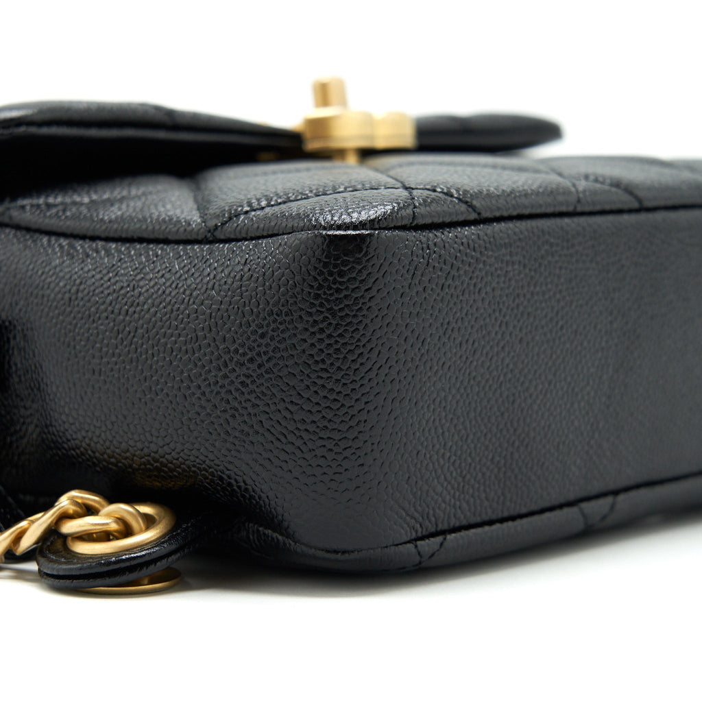 22P FLAP BACKPACK CAVIAR BLACK GHW