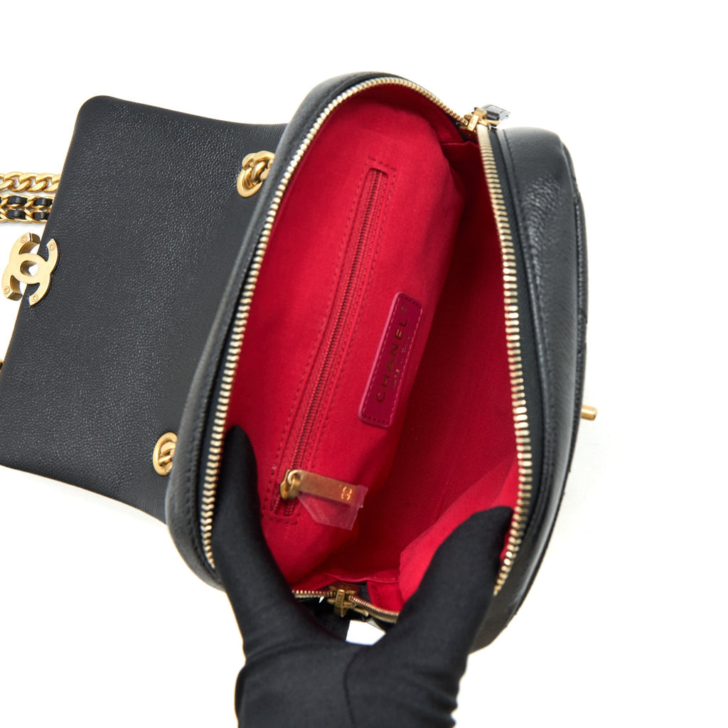 22P FLAP BACKPACK CAVIAR BLACK GHW