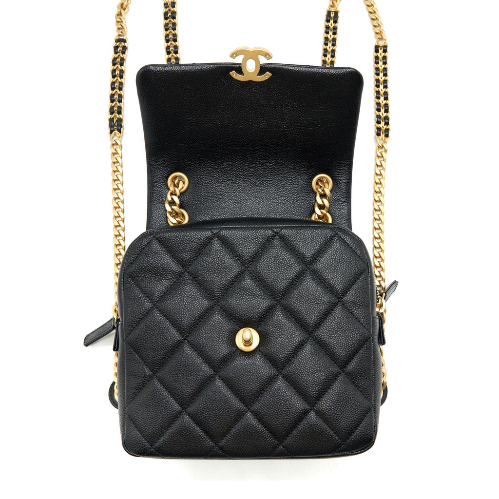 22P FLAP BACKPACK CAVIAR BLACK GHW