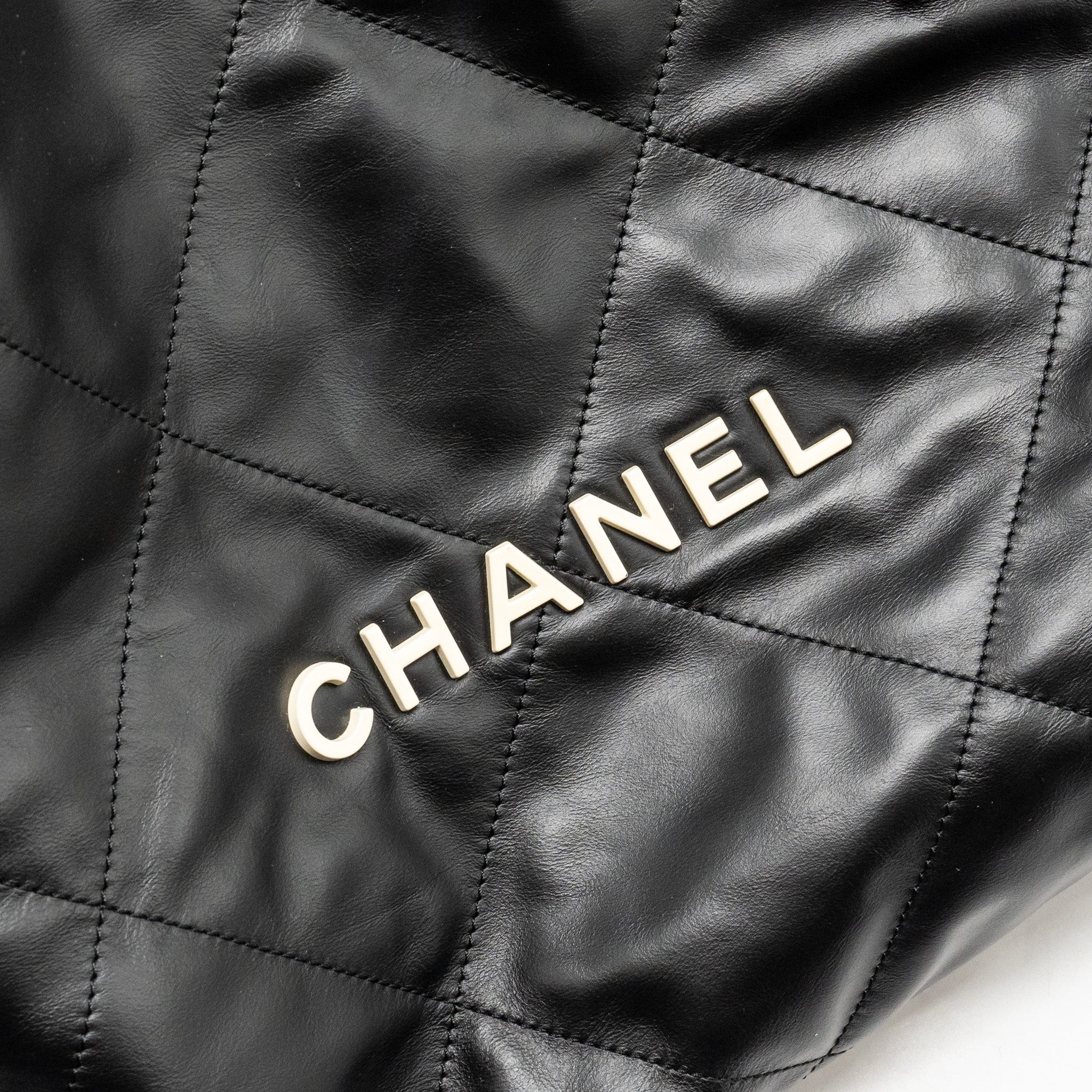 22 BACKPACK WHITE LETTER LOGO SHINY CALFSKIN BLACK GHW (MICROCHIP)