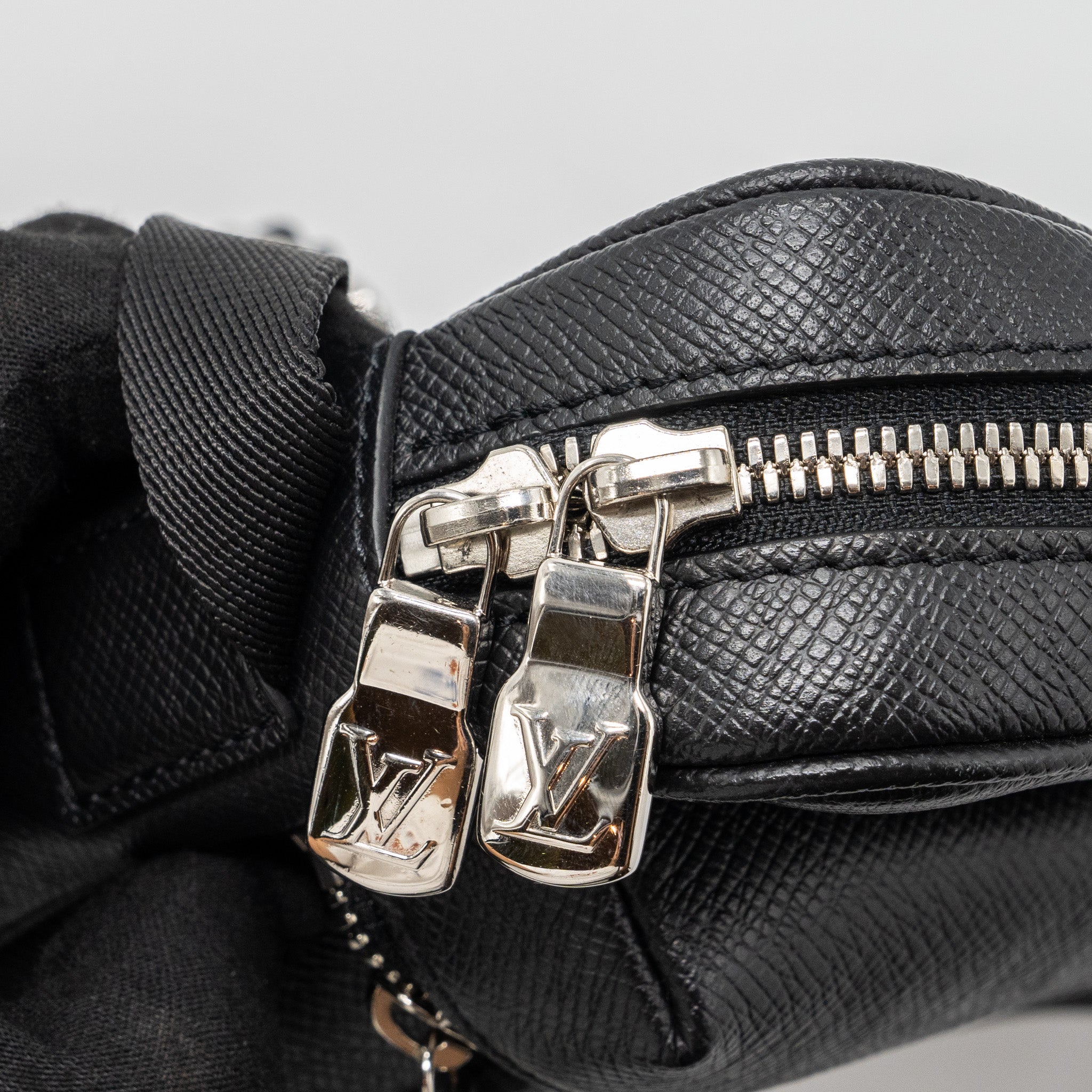 MESSENGER BAG MONOGRAM ECLIPSE SHW