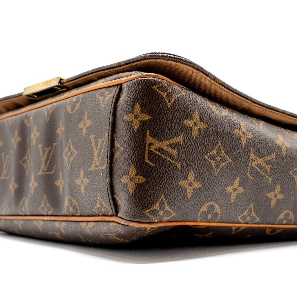 MEN’S MESSENGER BAG MONOGRAM CANVAS GHW