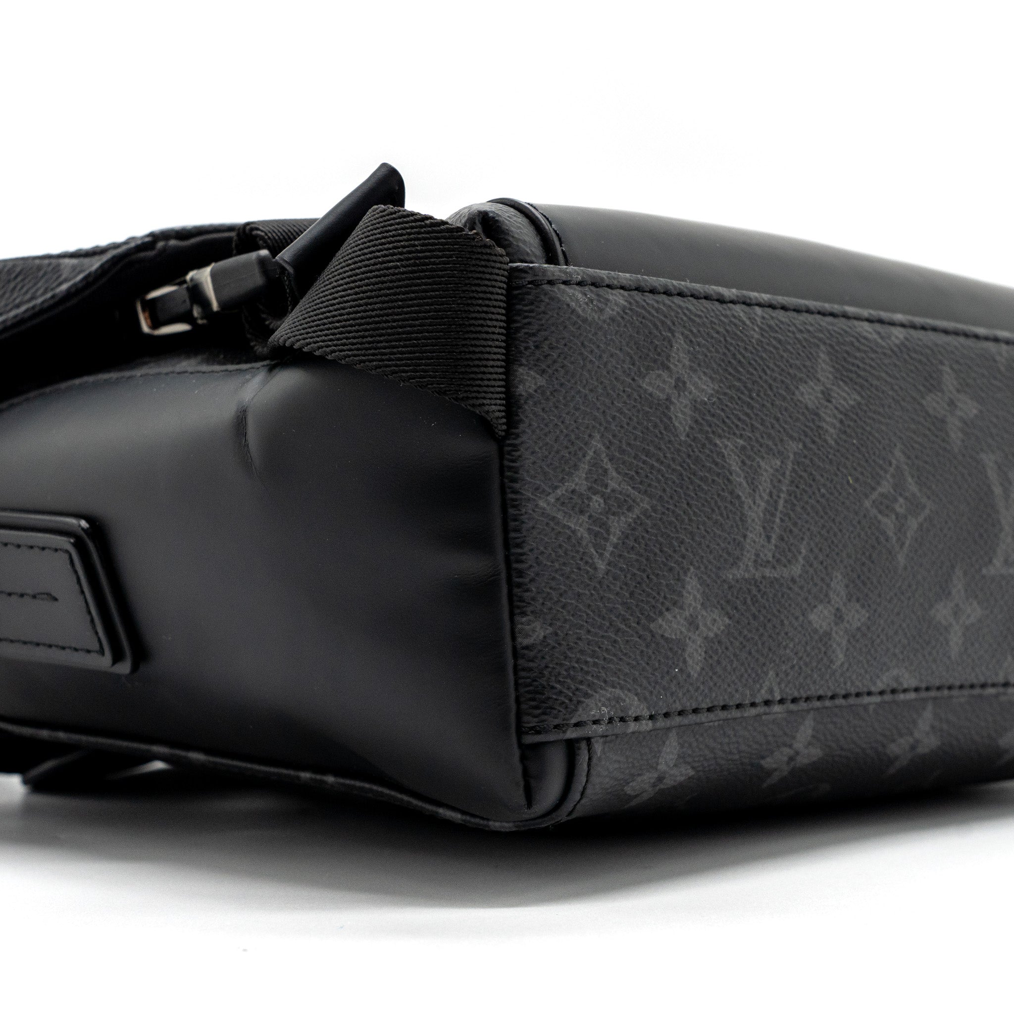 MESSENGER PM VOYOGER MONOGRAM ECLIPSE CANVAS BLACK SHW