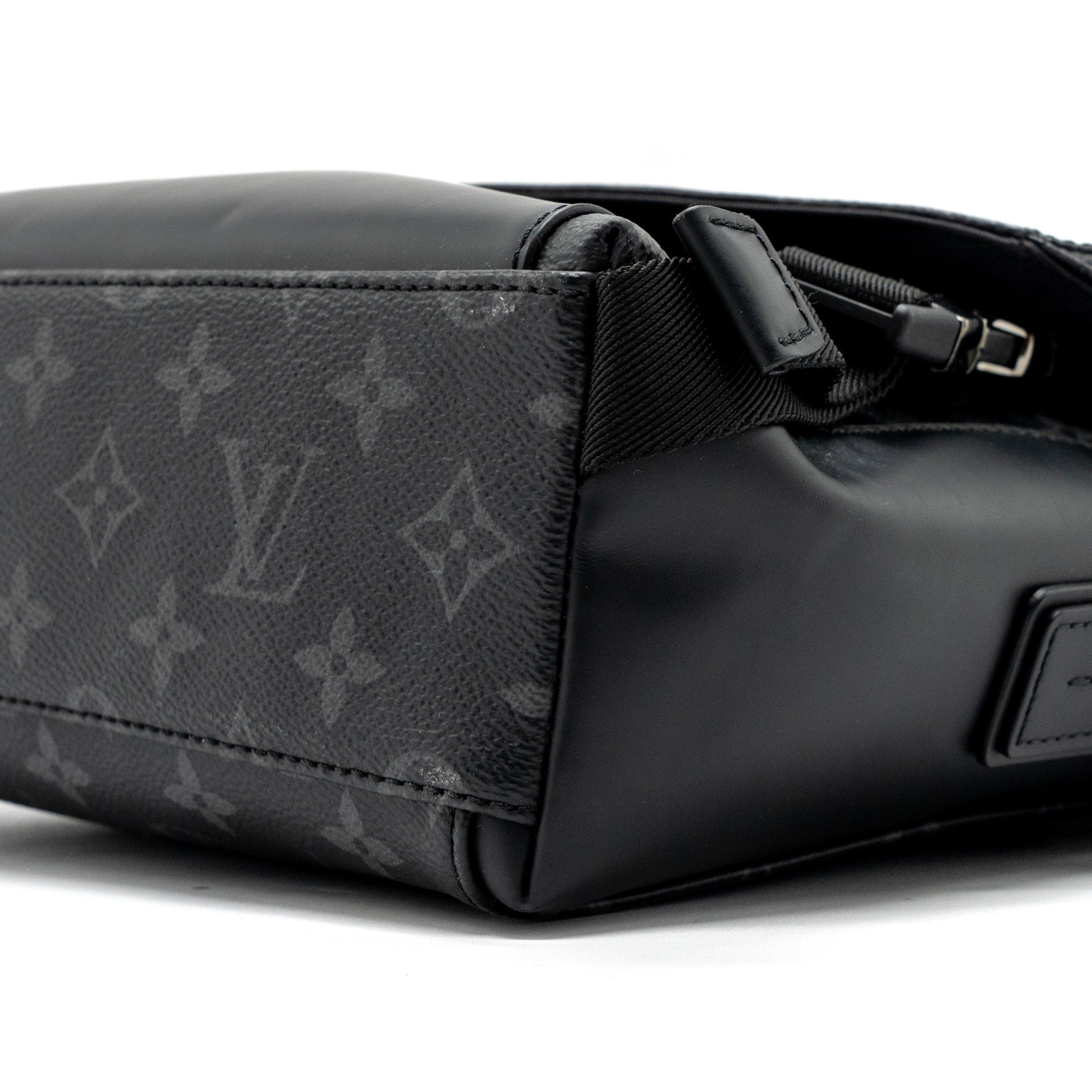 MESSENGER PM VOYOGER MONOGRAM ECLIPSE CANVAS BLACK SHW