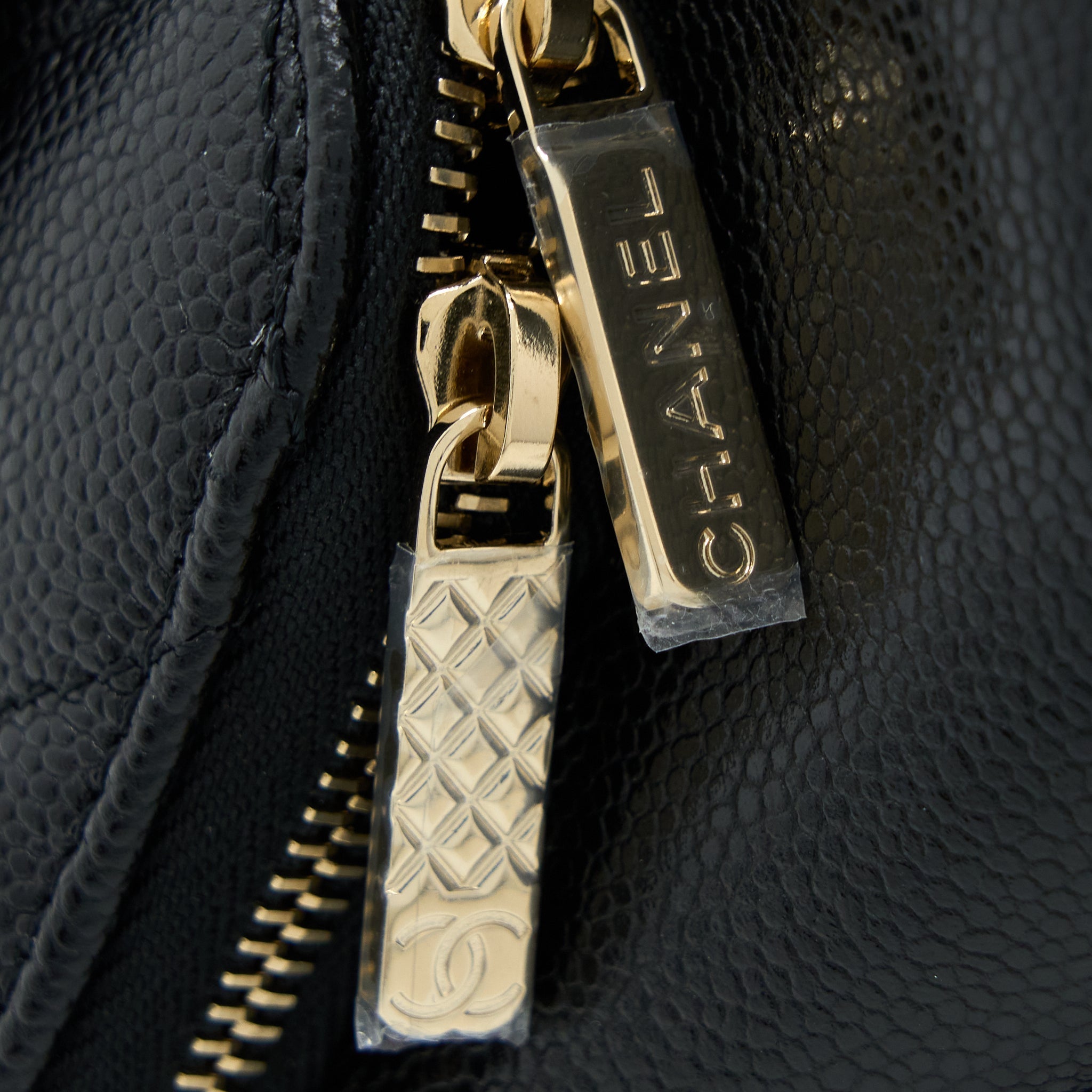 22B AFFINITY MINI BACKPACK CAVIAR BLACK LGHW(MICROCHIP)