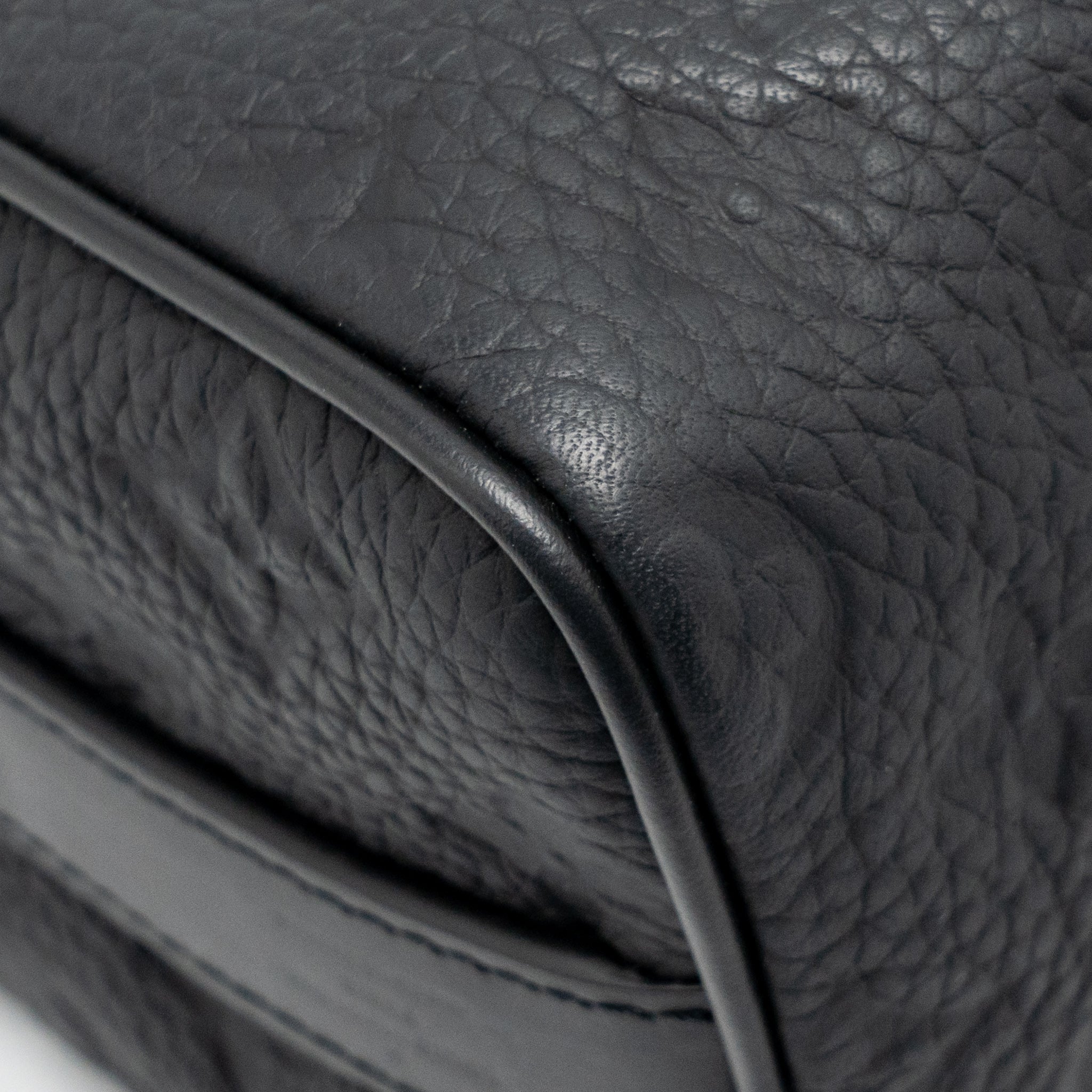 KEEPALL BANDOULIERE 25 MONOGRAM TAURILLON LEATHER BLACK WITH BLACK HARDWARE
