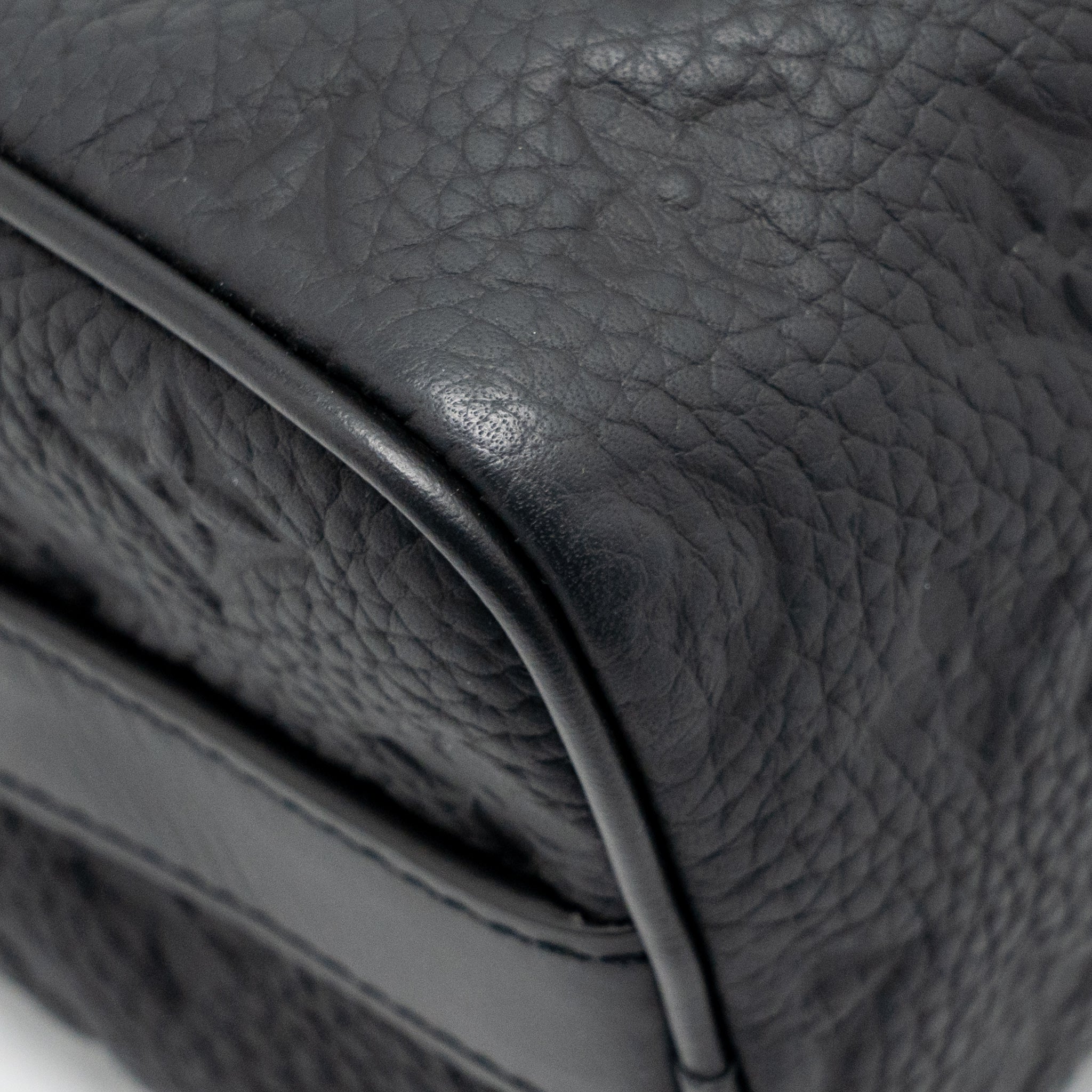 KEEPALL BANDOULIERE 25 MONOGRAM TAURILLON LEATHER BLACK WITH BLACK HARDWARE