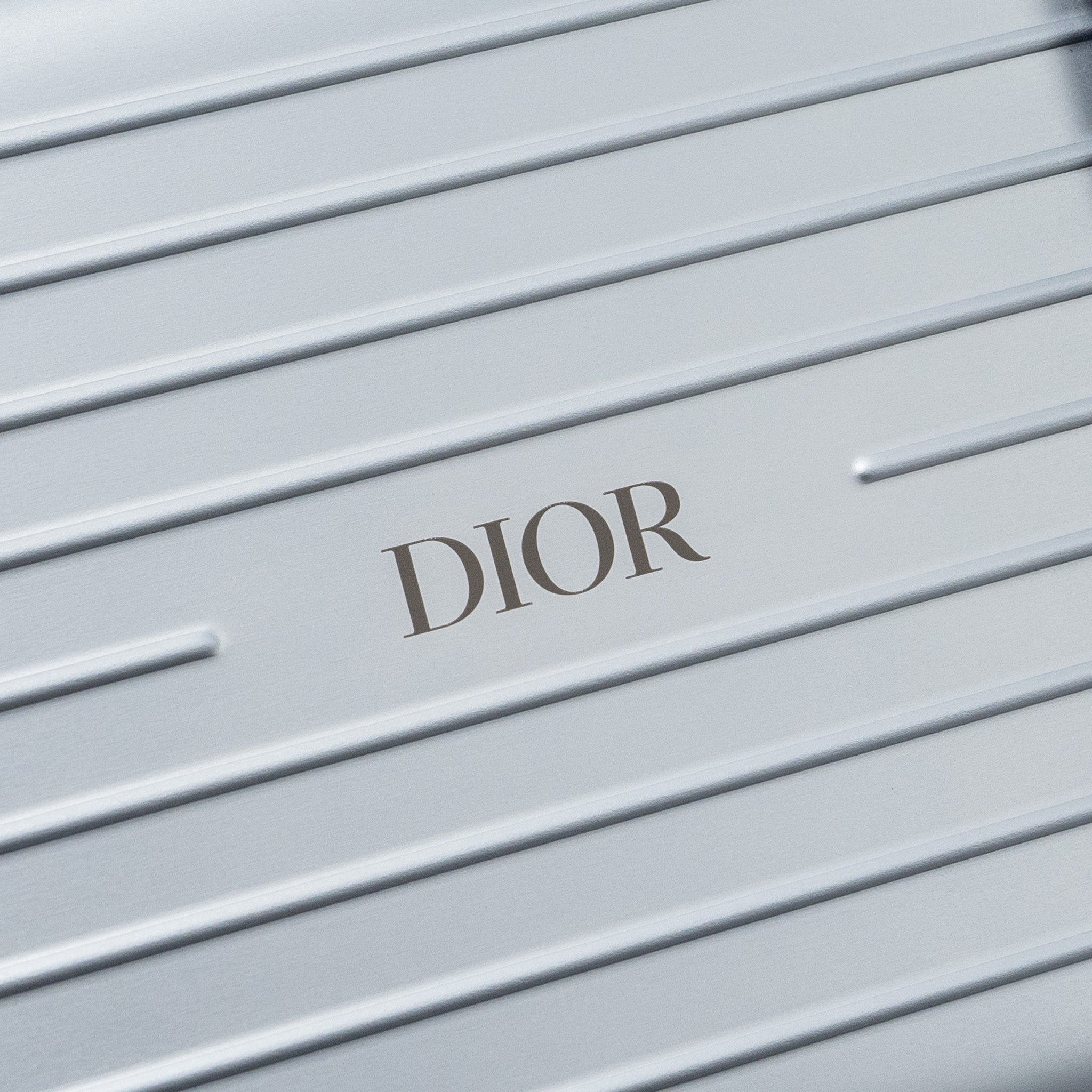 X RIMOWA CLUTCH TRUNK BAG ALUMINIUM / CALFSKIN SILVER / BLACK SHW