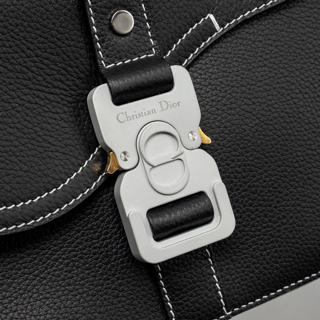 MEDIUM SADDLE FLAP MESSENGER BAG GRAINED CALFSKIN BLACK GHW