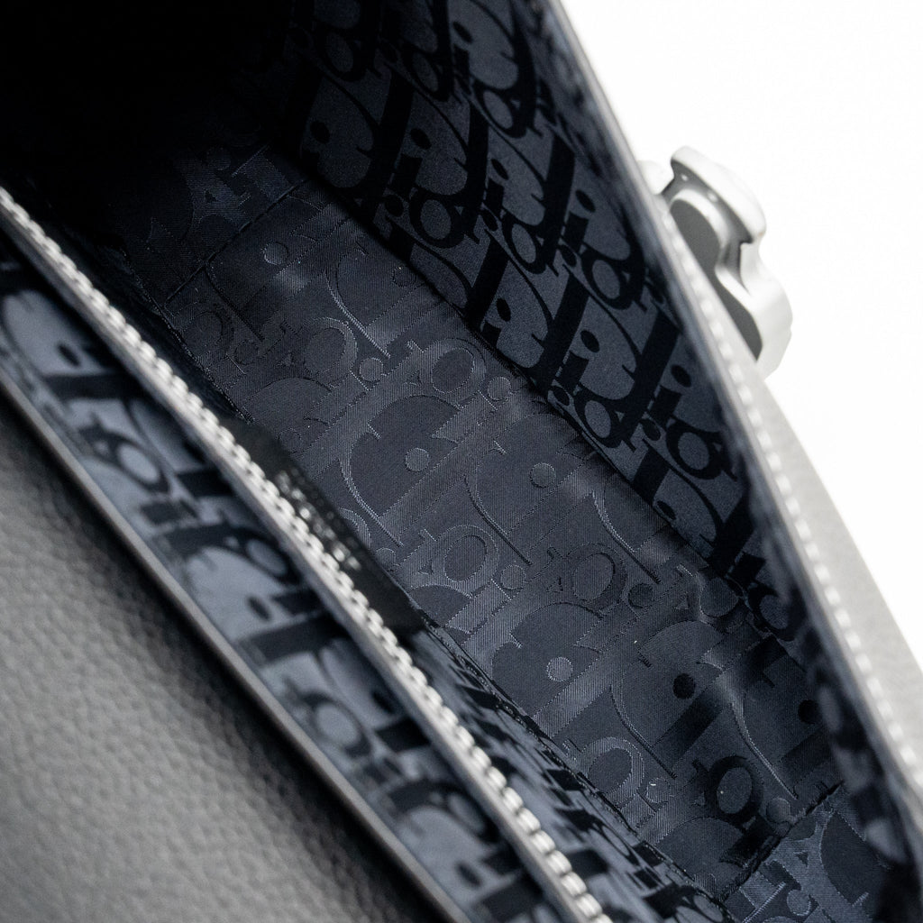 MEDIUM SADDLE FLAP MESSENGER BAG GRAINED CALFSKIN BLACK GHW