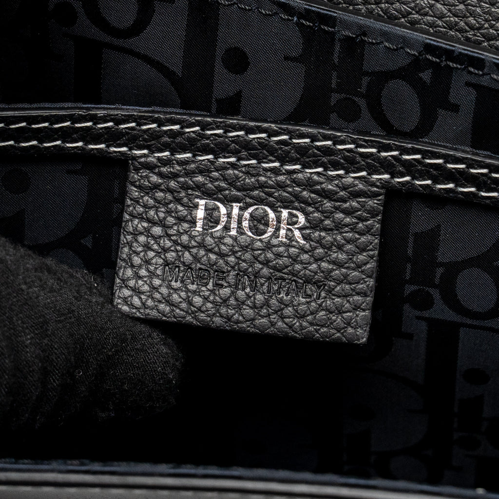 MEDIUM SADDLE FLAP MESSENGER BAG GRAINED CALFSKIN BLACK GHW