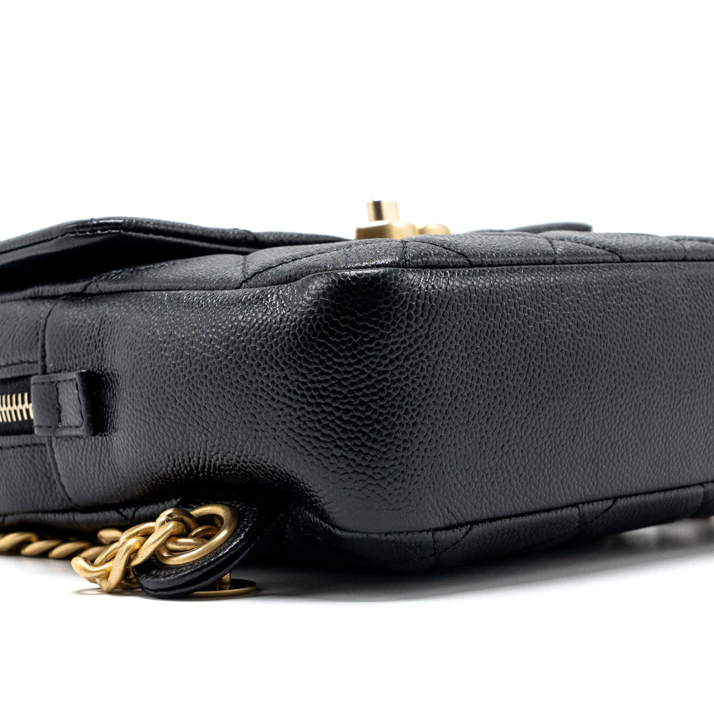 QUILTED FLAP BACKPACK CAVIAR BLACK GHW (MICROCHIP)
