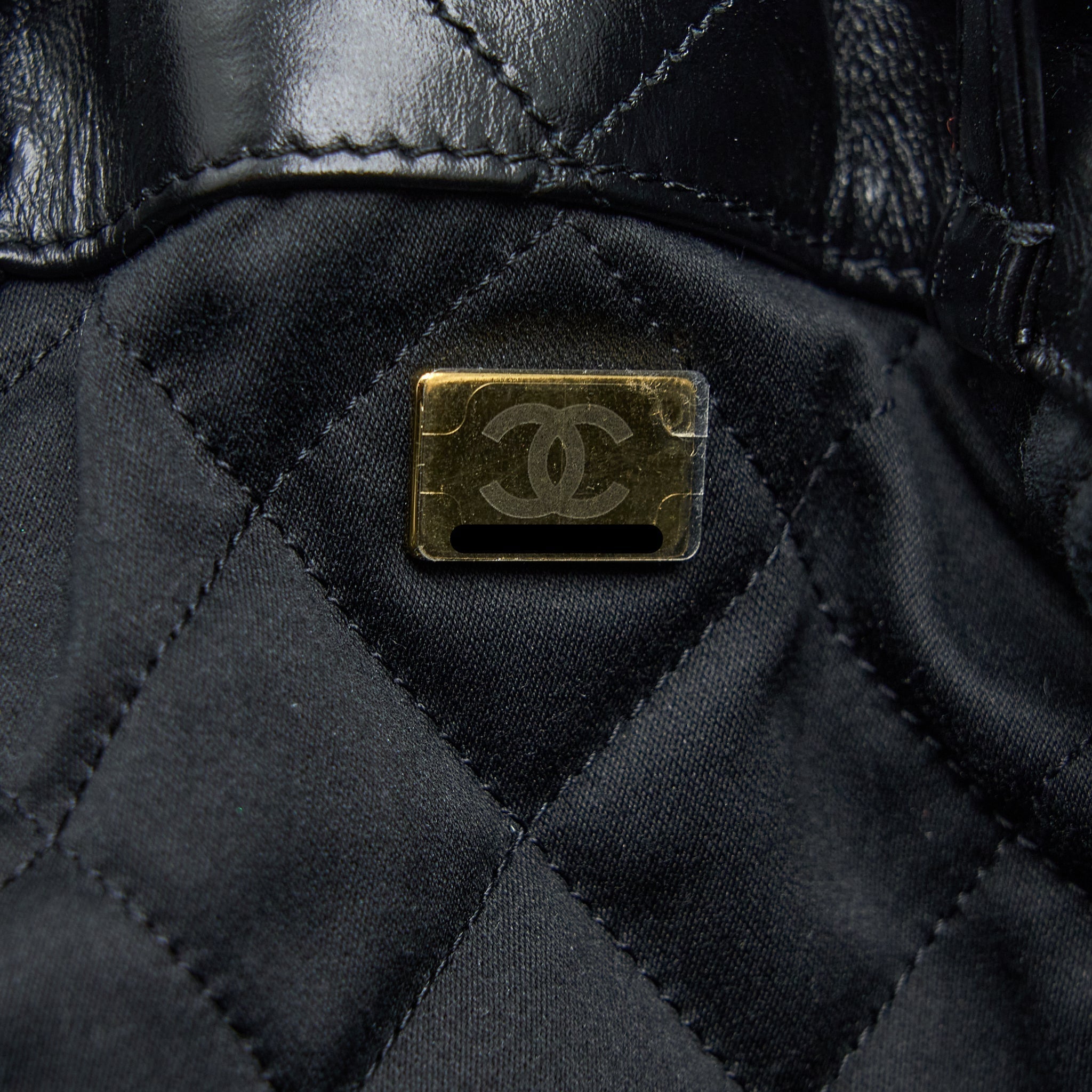 22 BACKPACK SHINY CALFSKIN BLACK BRUSHED GHW (MICROCHIP)