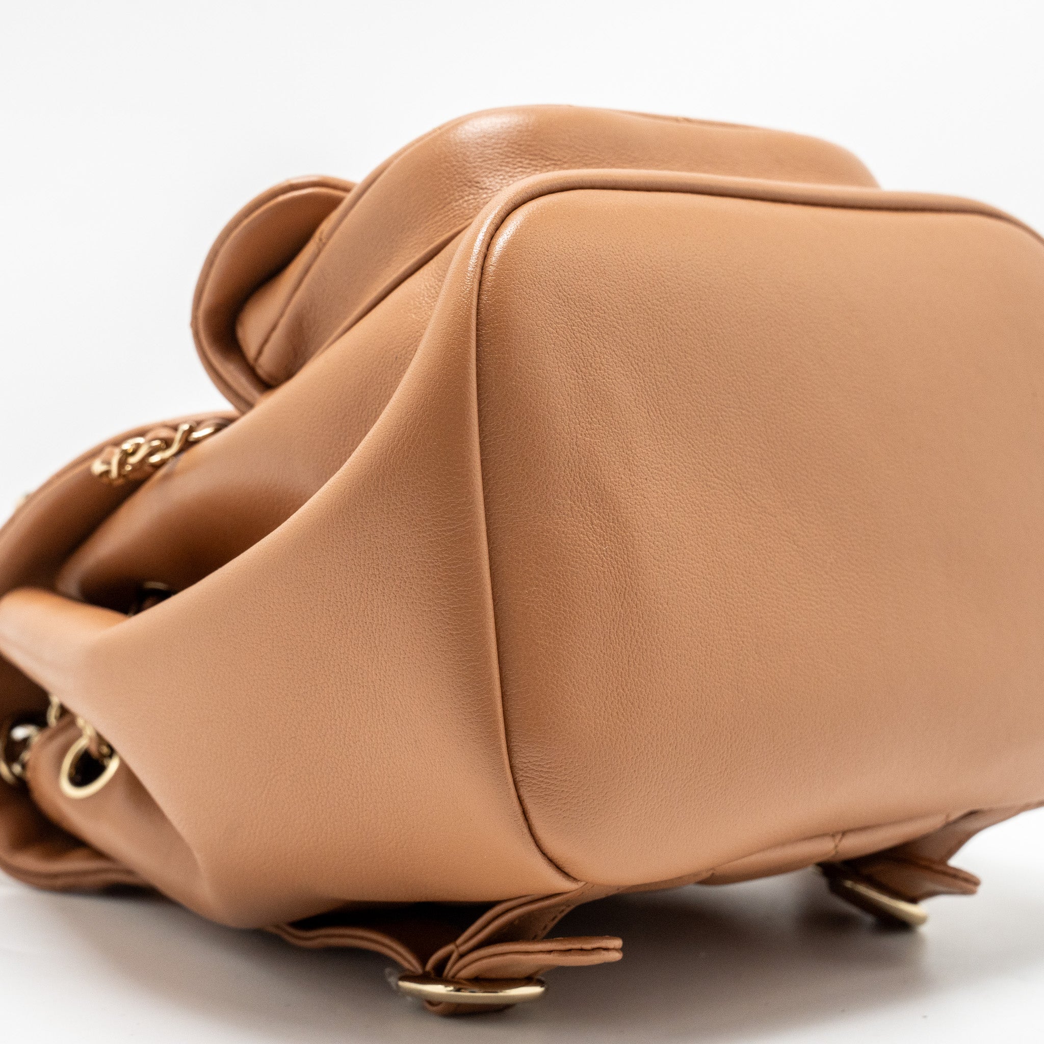 24P MINI DUMA BACKPACK CALFSKIN CARAMEL LGHW (MICROCHIP)