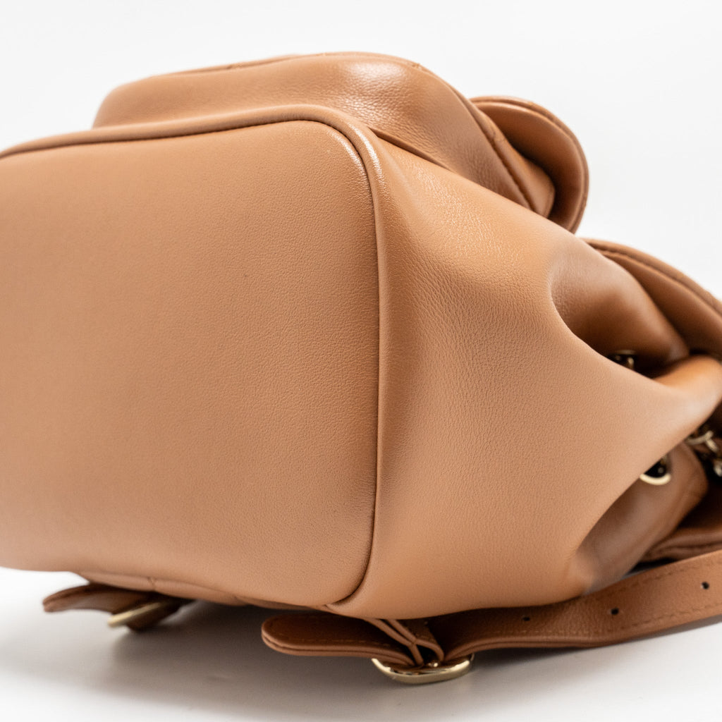 24P MINI DUMA BACKPACK CALFSKIN CARAMEL LGHW (MICROCHIP)