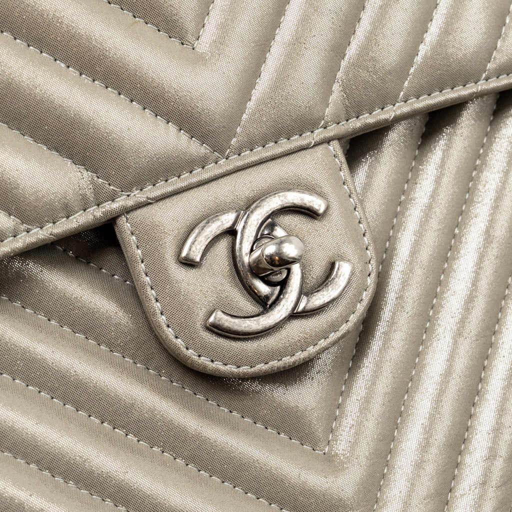 SMALL URBAN SPIRIT BACKPACK CHEVRON CALFSKIN IRIDESCENT LIGHT GREY RUTHENIUM HARDWARE