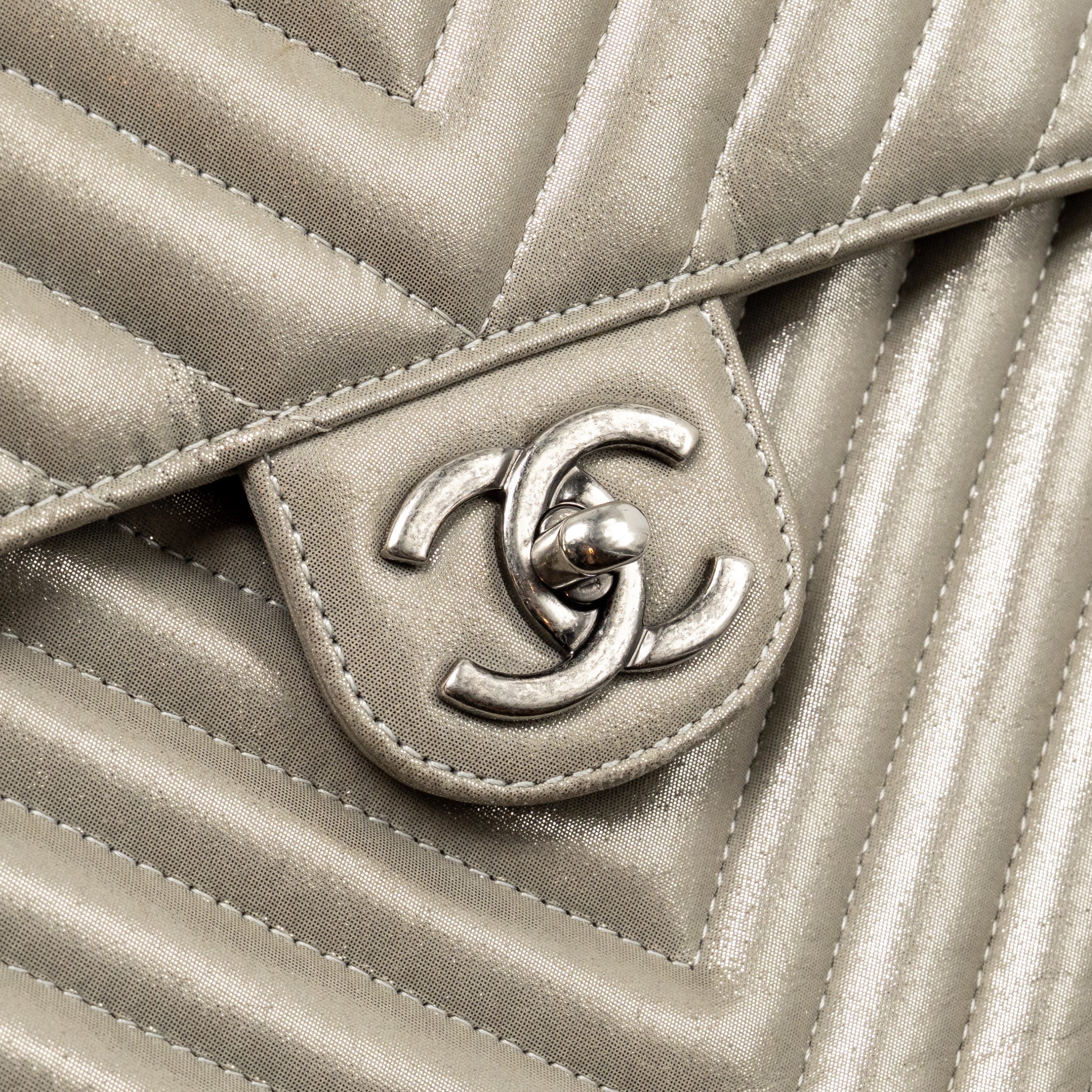 SMALL URBAN SPIRIT BACKPACK CHEVRON CALFSKIN IRIDESCENT LIGHT GREY RUTHENIUM HARDWARE