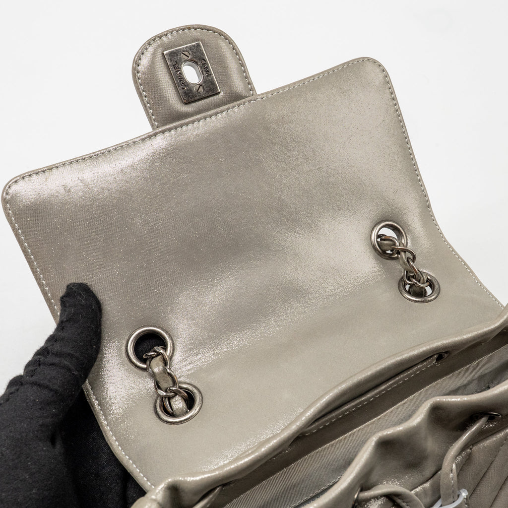 SMALL URBAN SPIRIT BACKPACK CHEVRON CALFSKIN IRIDESCENT LIGHT GREY RUTHENIUM HARDWARE