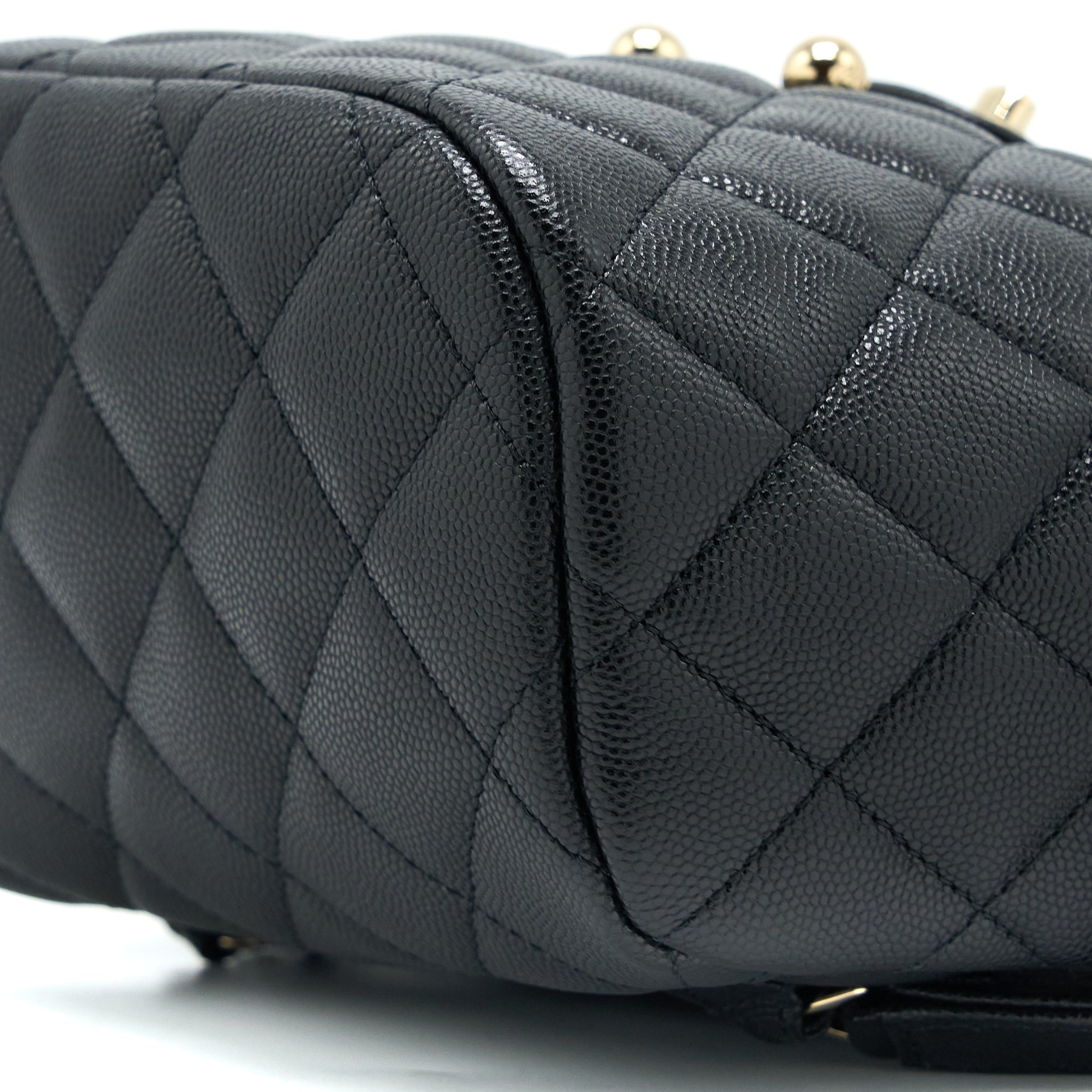 23S MINI FLAP BACKPACK CAVIAR BLACK LGHW (MICROCHIP)