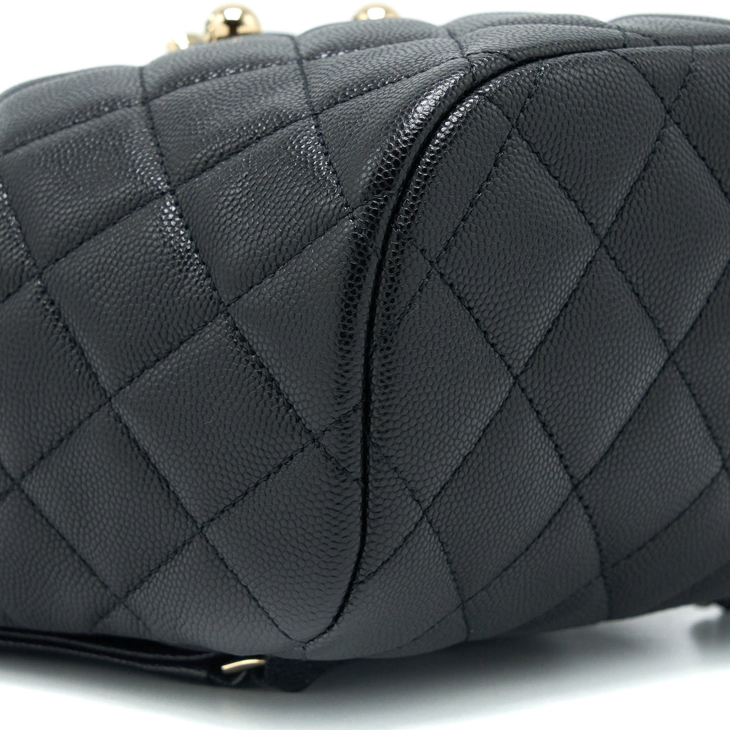 23S MINI FLAP BACKPACK CAVIAR BLACK LGHW (MICROCHIP)