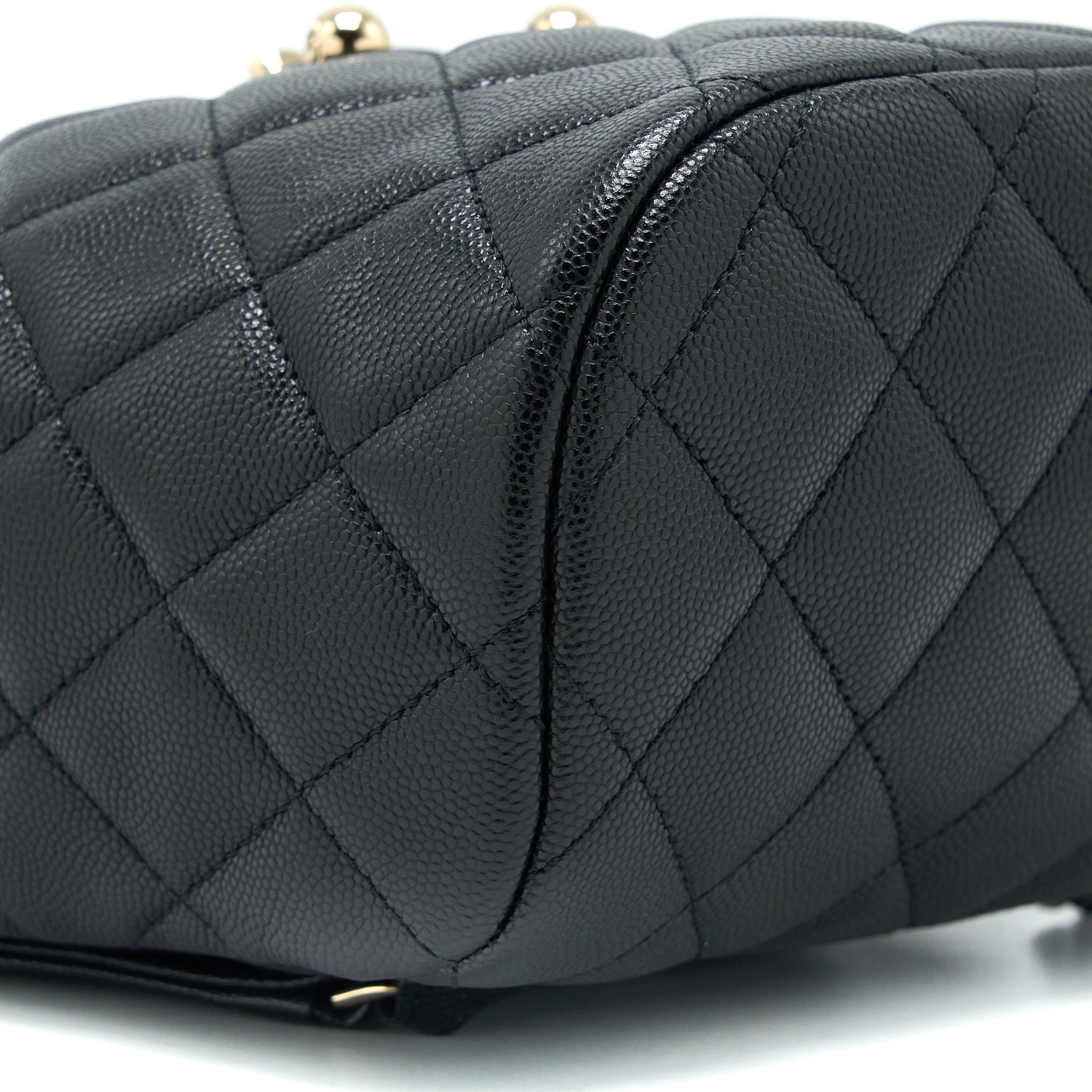 23S MINI FLAP BACKPACK CAVIAR BLACK LGHW (MICROCHIP)
