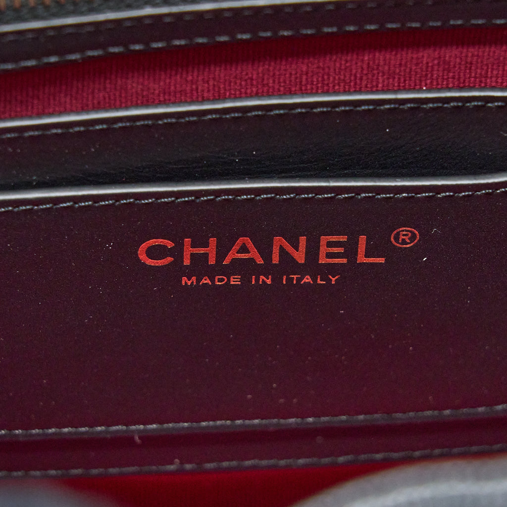 23S MINI FLAP BACKPACK CAVIAR BLACK LGHW (MICROCHIP)