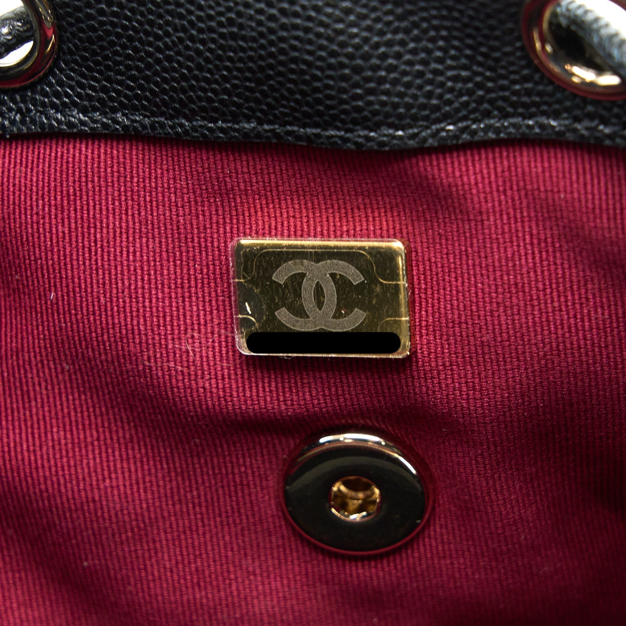 23S MINI FLAP BACKPACK CAVIAR BLACK LGHW (MICROCHIP)