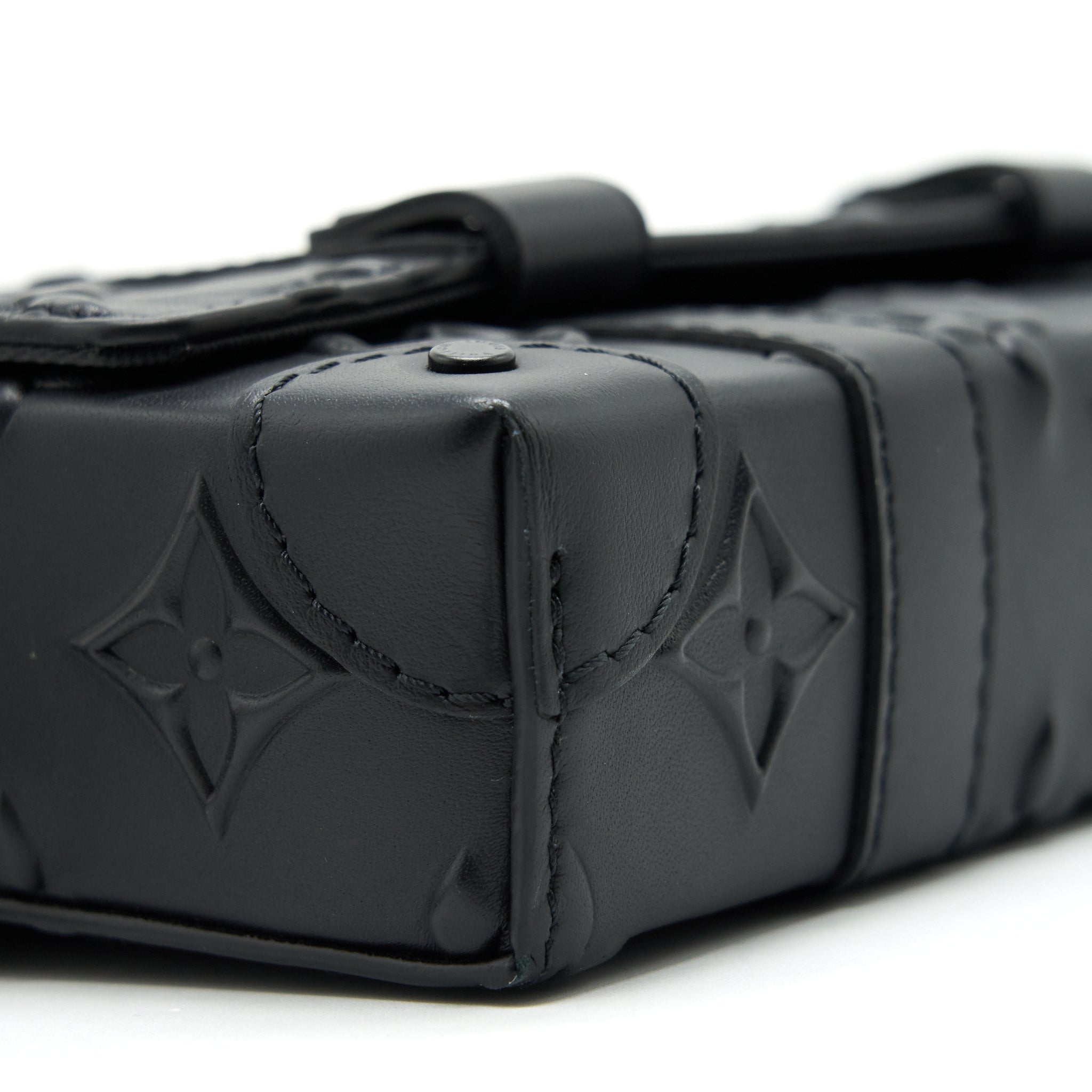 TRUNK SLINGBAG BLACK