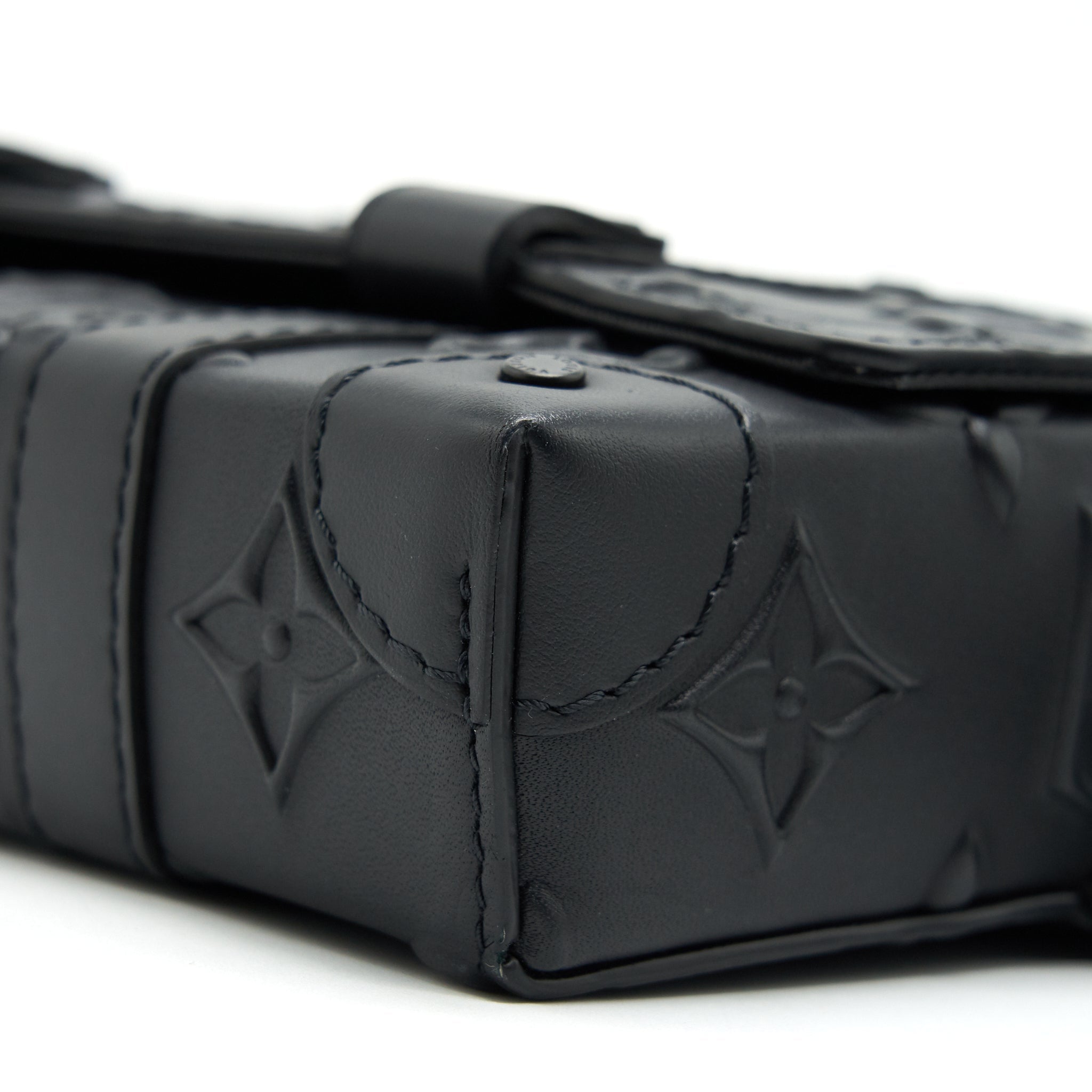 TRUNK SLINGBAG BLACK