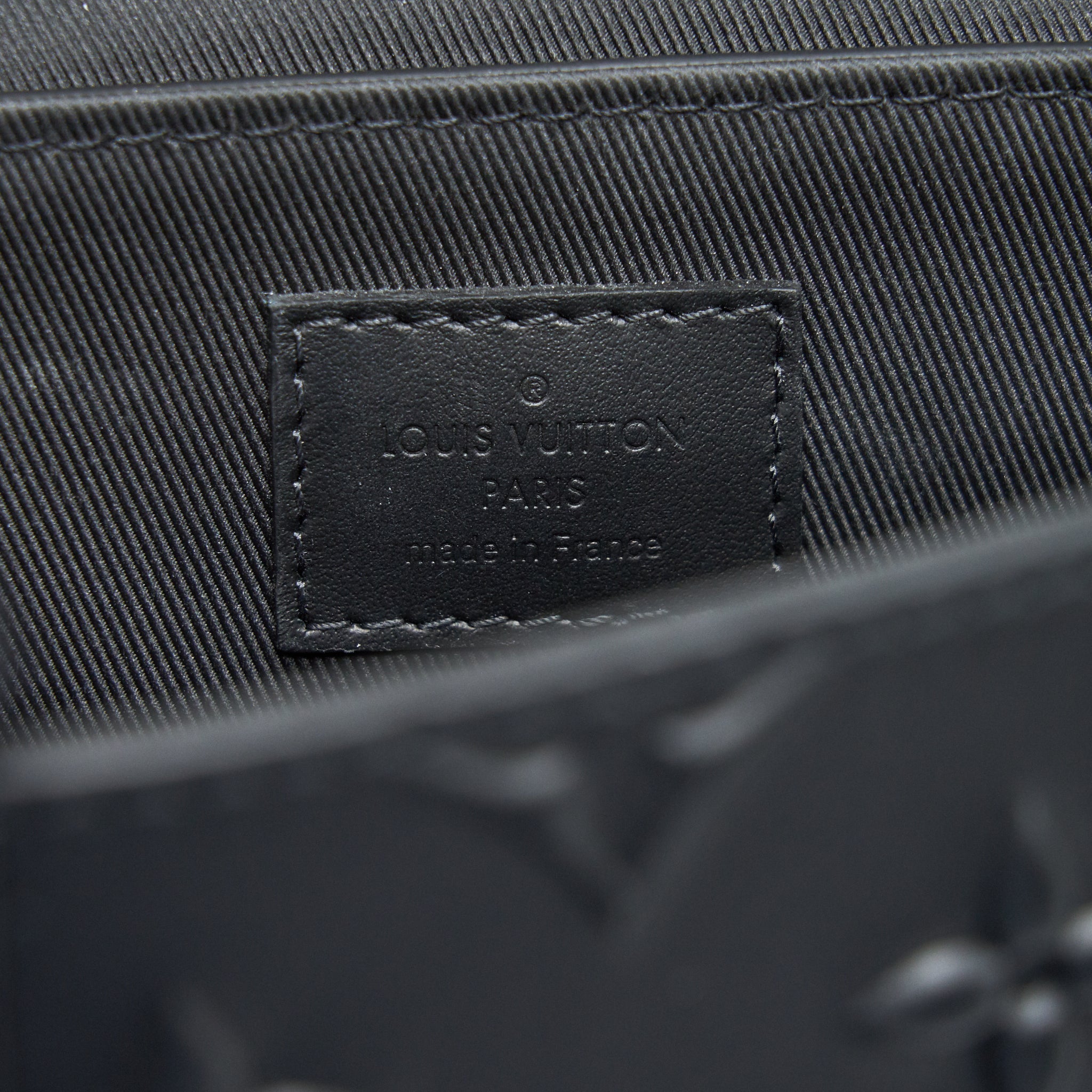 TRUNK SLINGBAG BLACK