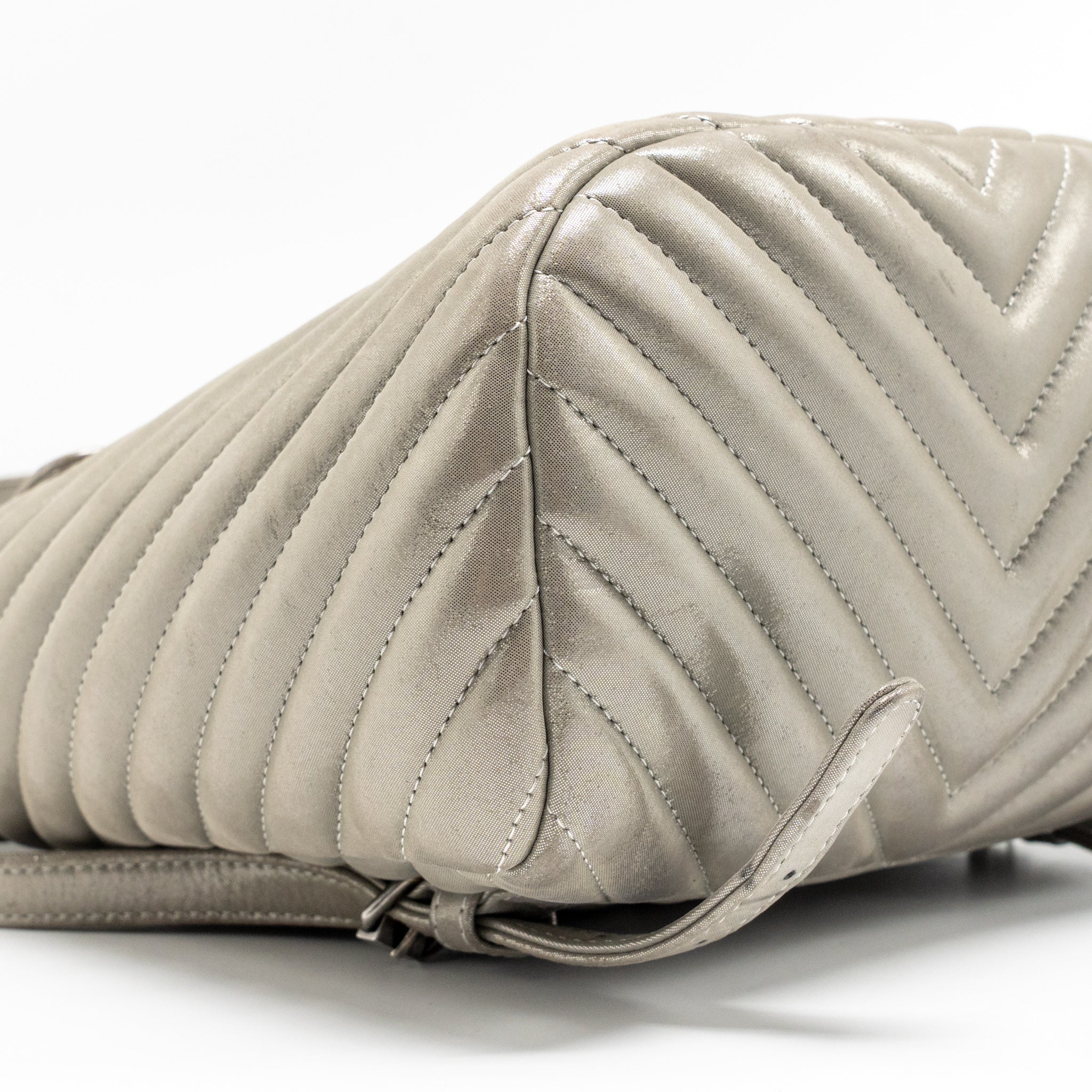 SMALL URBAN SPIRIT BACKPACK CHEVRON CALFSKIN IRIDESCENT LIGHT GREY RUTHENIUM HARDWARE