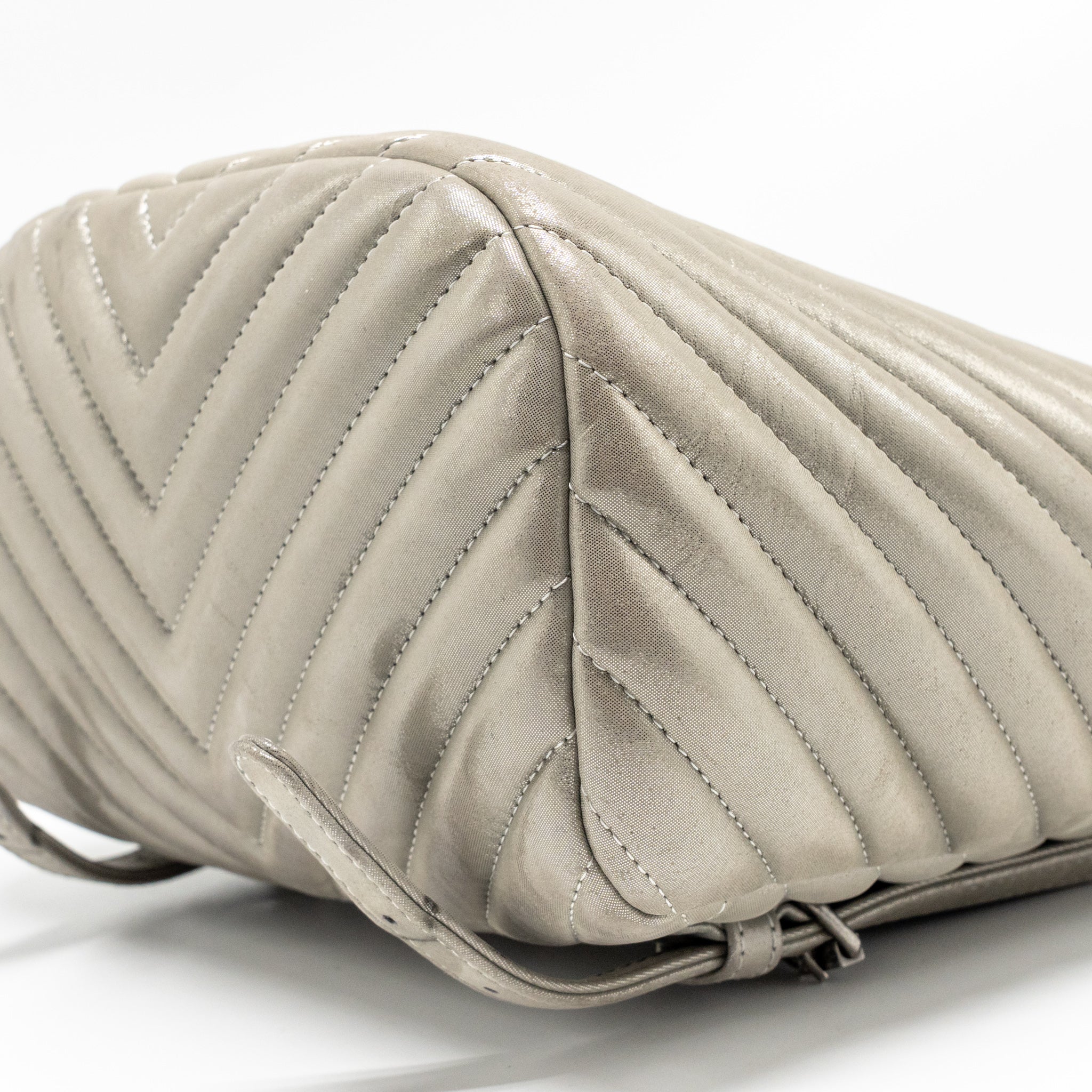 SMALL URBAN SPIRIT BACKPACK CHEVRON CALFSKIN IRIDESCENT LIGHT GREY RUTHENIUM HARDWARE