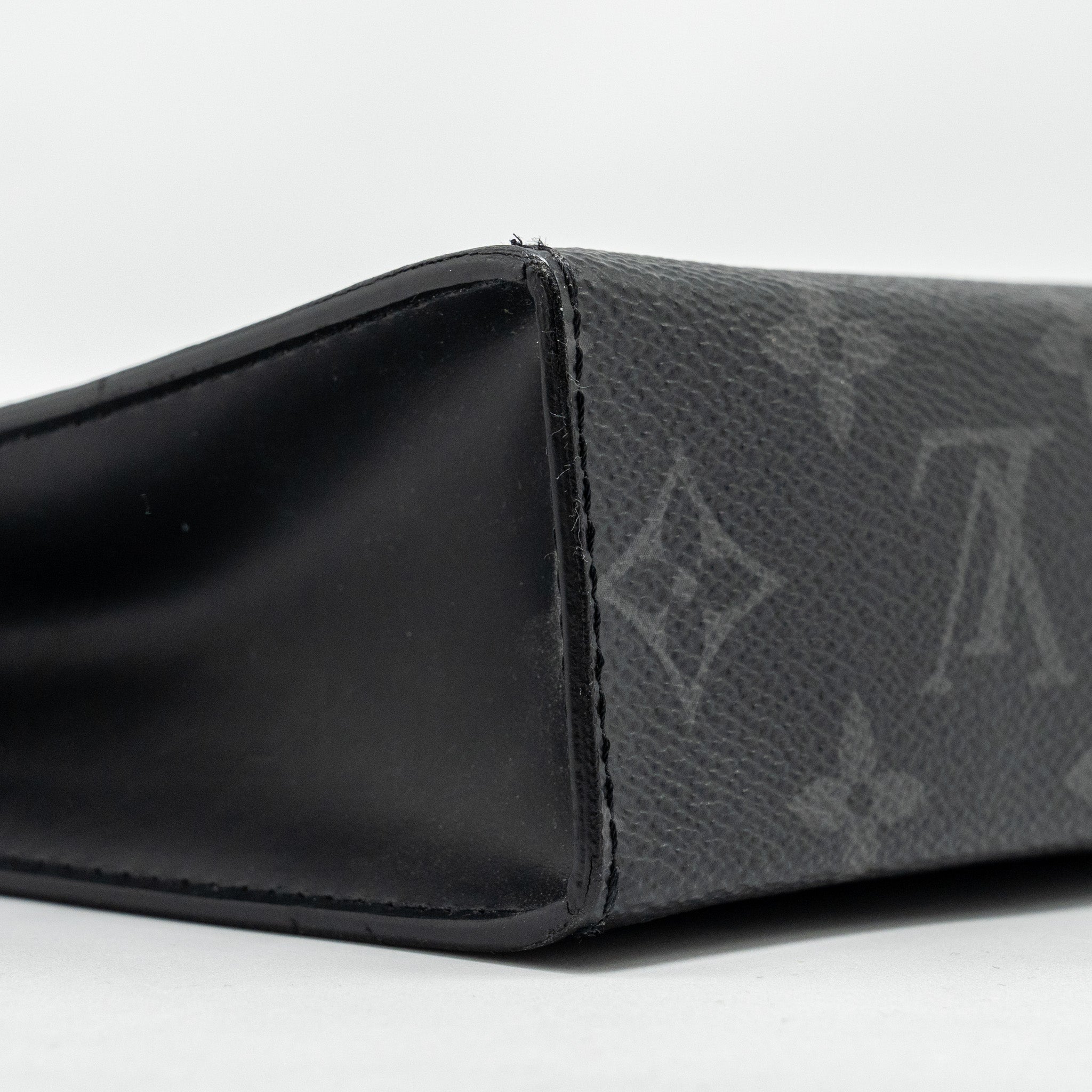POCHETTE VOYAGE MONOGRAM CANVAS BLACK SHW