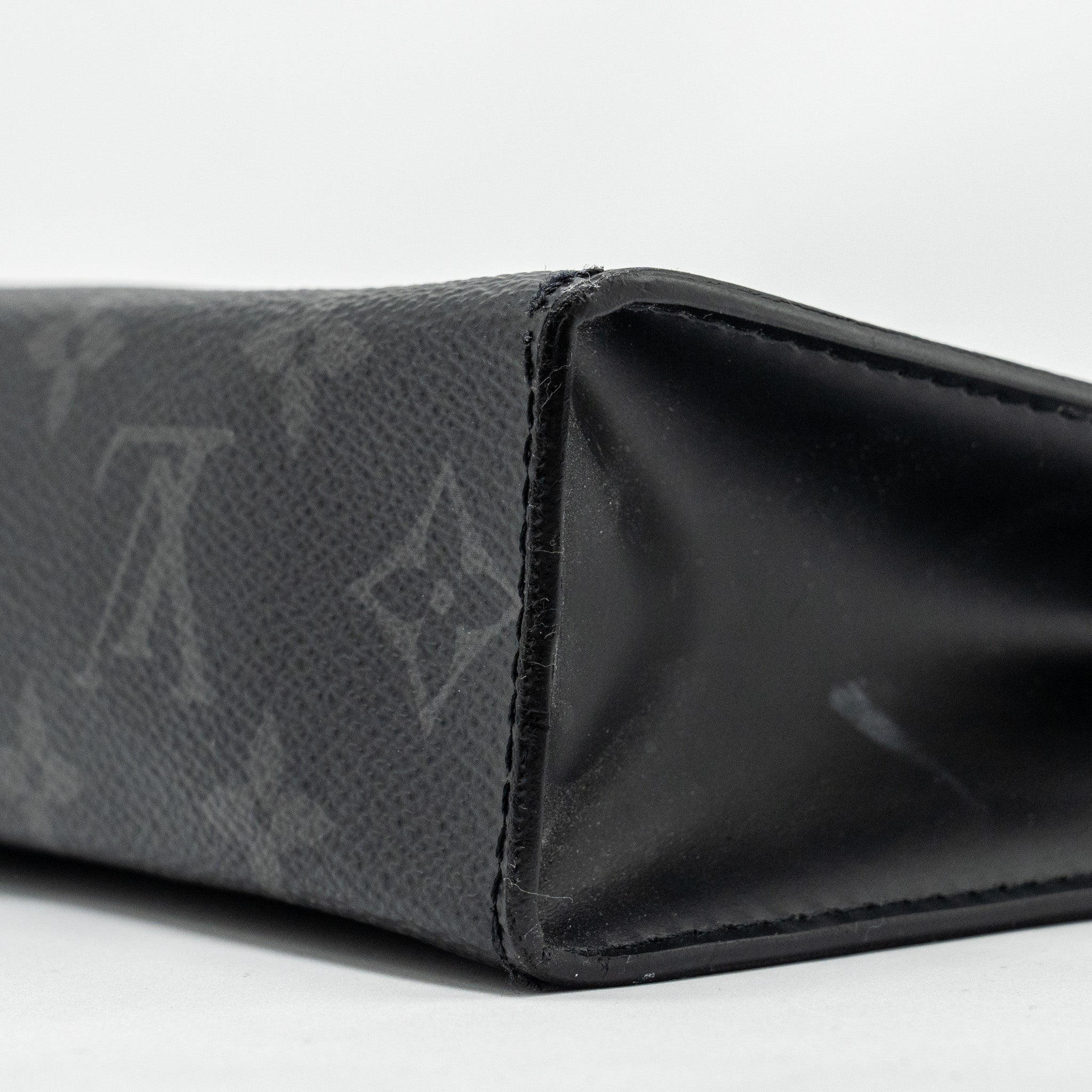 POCHETTE VOYAGE MONOGRAM CANVAS BLACK SHW