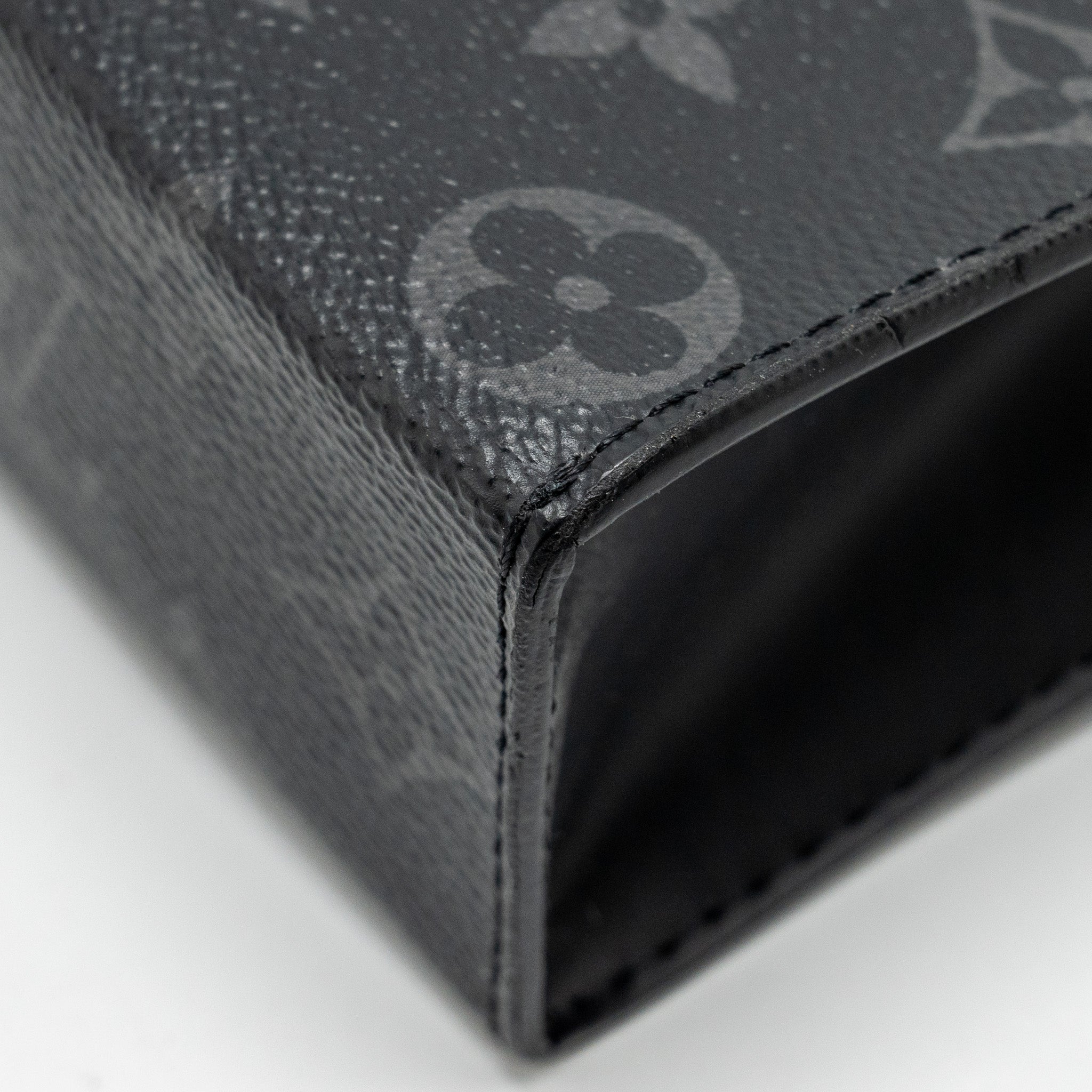 POCHETTE VOYAGE MONOGRAM CANVAS BLACK SHW