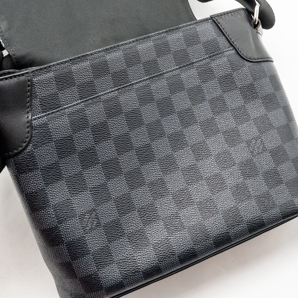 WORLD MAP DISTRICT MESSENGER BAG DAMIER GRAPHITE CANVAS SHW
