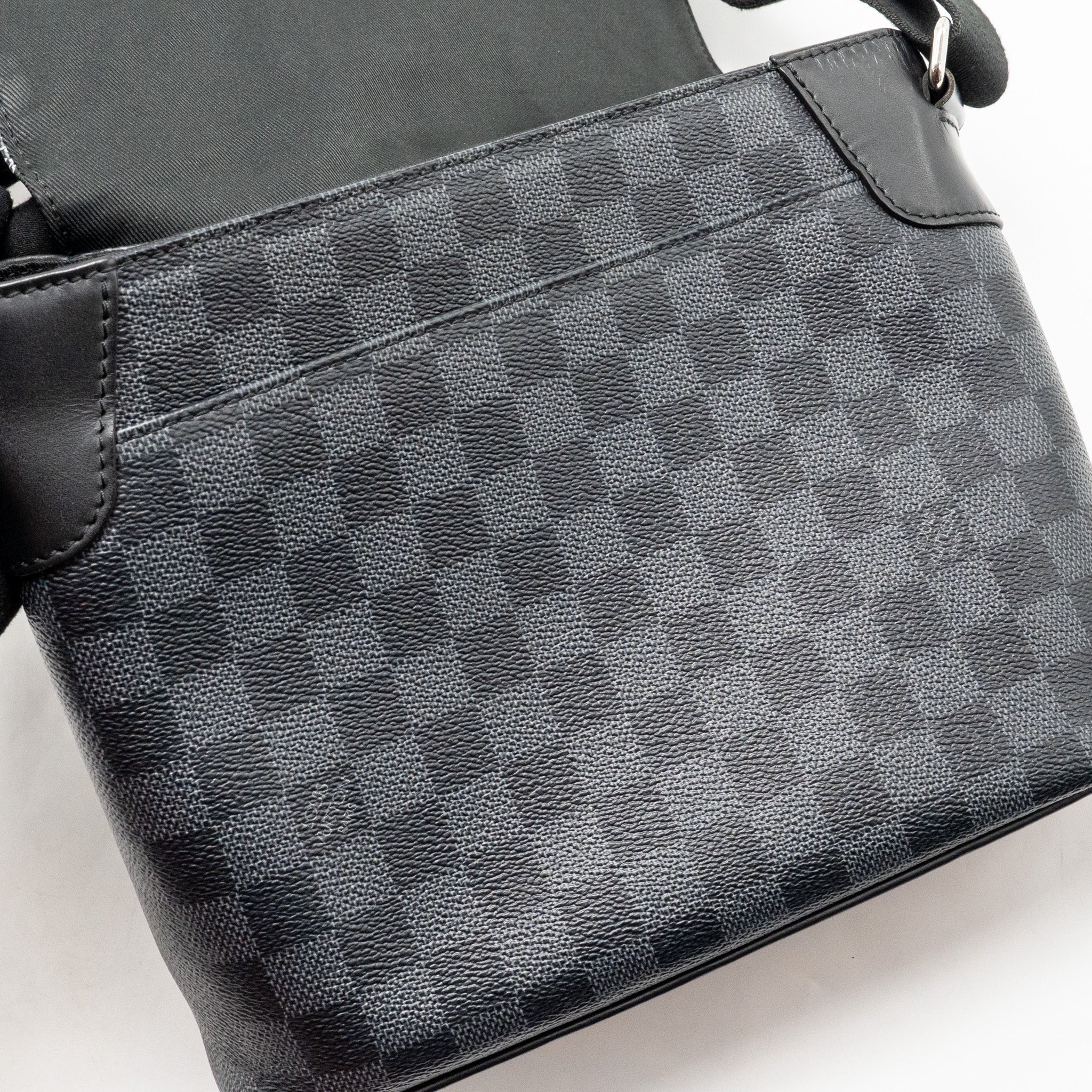 WORLD MAP DISTRICT MESSENGER BAG DAMIER GRAPHITE CANVAS SHW