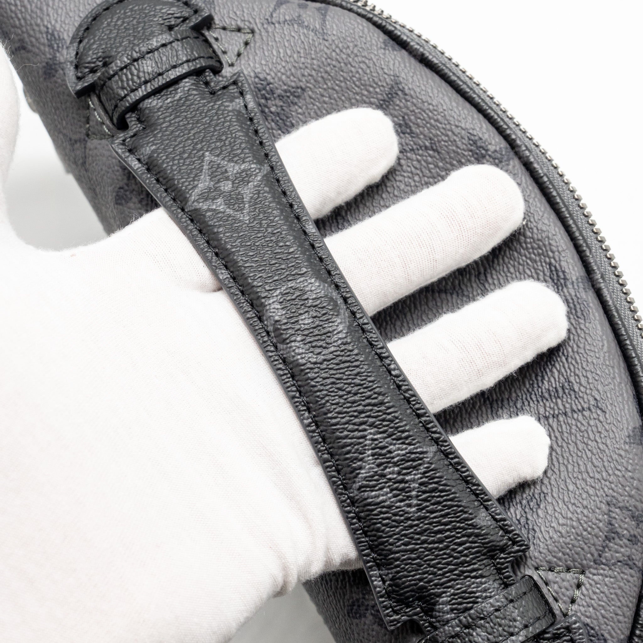 X YAYOI KUSAMA REVERSE MONOGRAM ECLIPSE MAXI BUMBAG CANVAS GREY/ MULTICOLOUR DARK SILVER HARDWARE