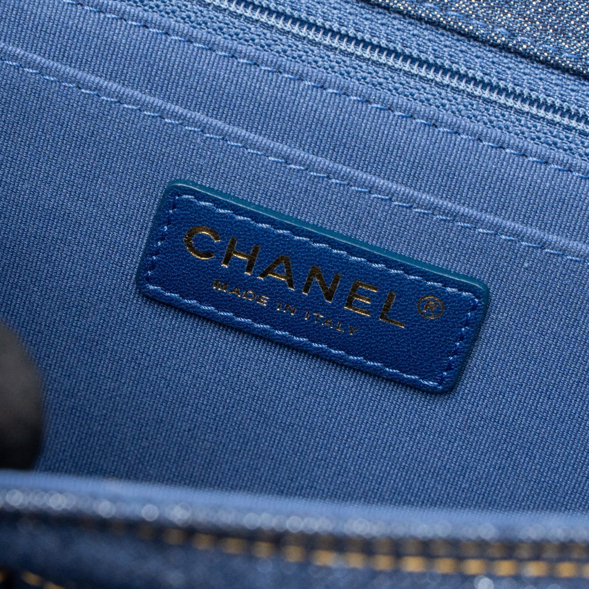 23S FLAP BACKPACK DENIM BLUE BRUSHED GHW (MICROCHIP)